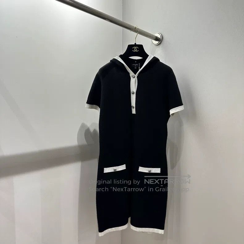 Chanel Chanel 24C black and white knitted short-sleeved dress Size XS / US 0-2 / IT 36-38 - 1 Thumbnail
