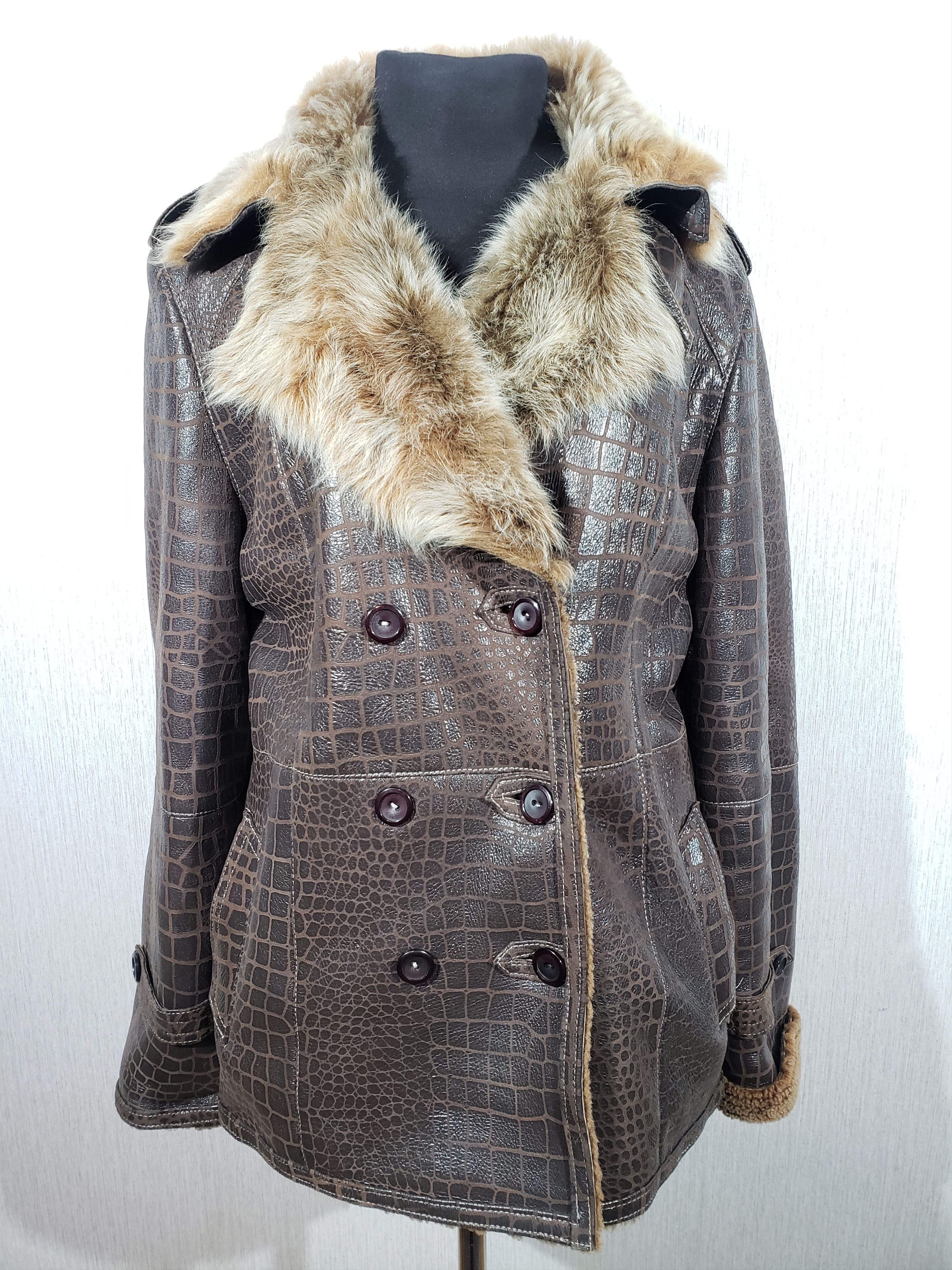 Image of Movie x Sheepskin Coat Wonderful Women's Sheepskin Coat Made Of Genuine Sheep Fur in Brown (Size XL