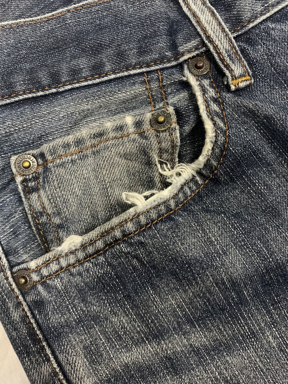 Uniqlo Vintage Uniqlo UJ Faded Wash Loose Straight Distressed Jeans Size US 30 / EU 46 - 5 Thumbnail