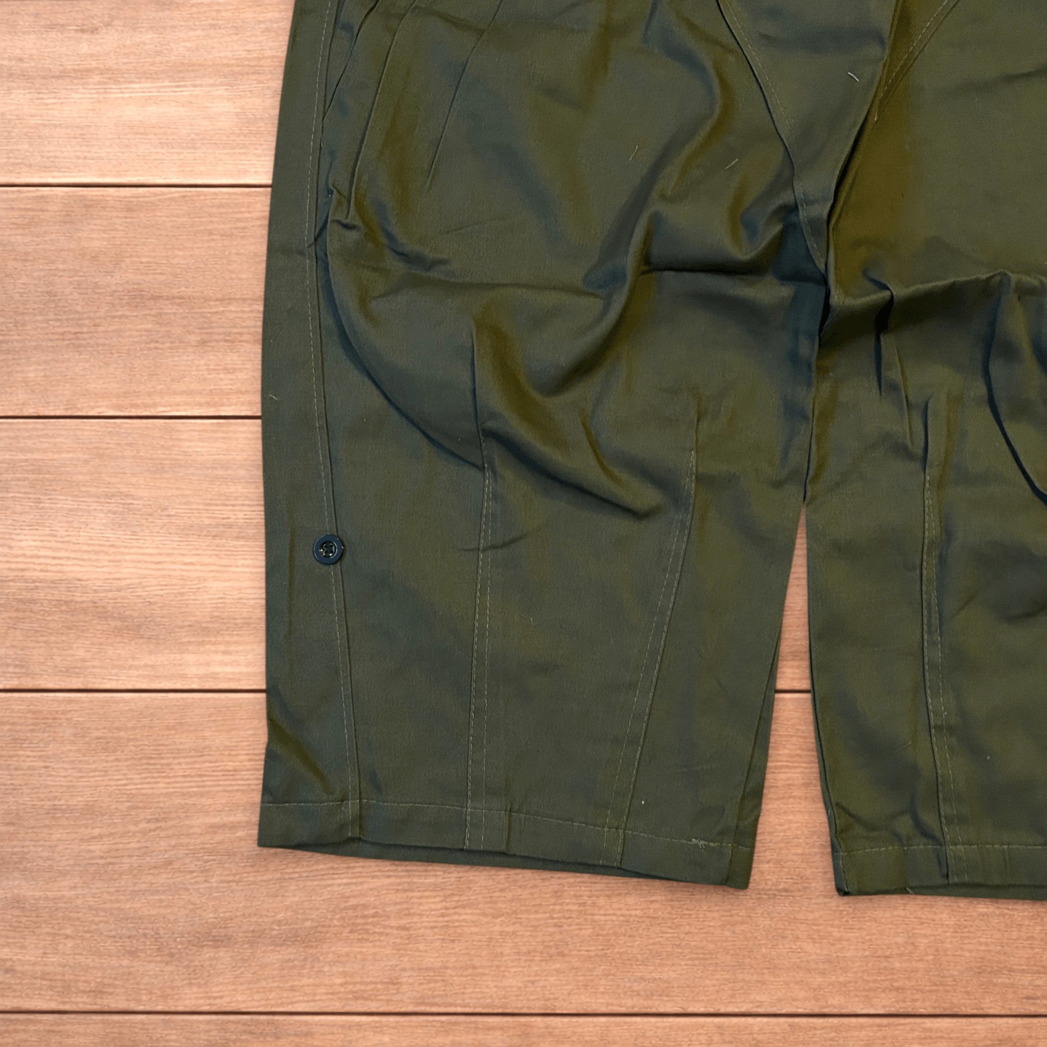 Japanese Brand Super baggy wide leg cargo trousers in khaki green. Size US 30 / EU 46 - 4 Thumbnail