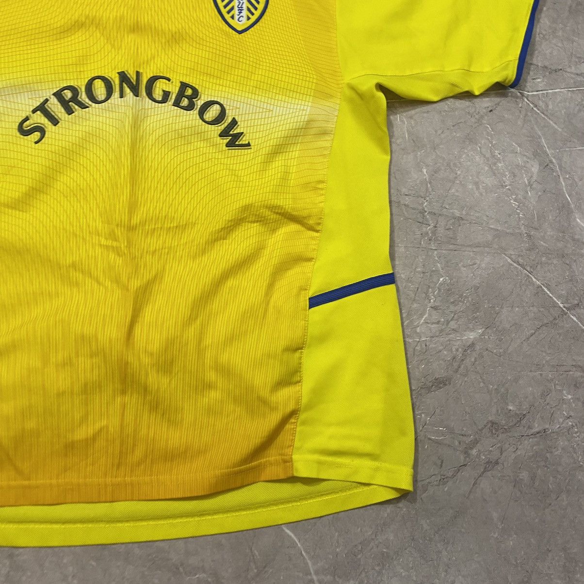 Nike VINTAGE NIKE LEEDS TEE SOCCER JERSEY STRONGBOW 00s Size US S / EU 44-46 / 1 - 6 Thumbnail