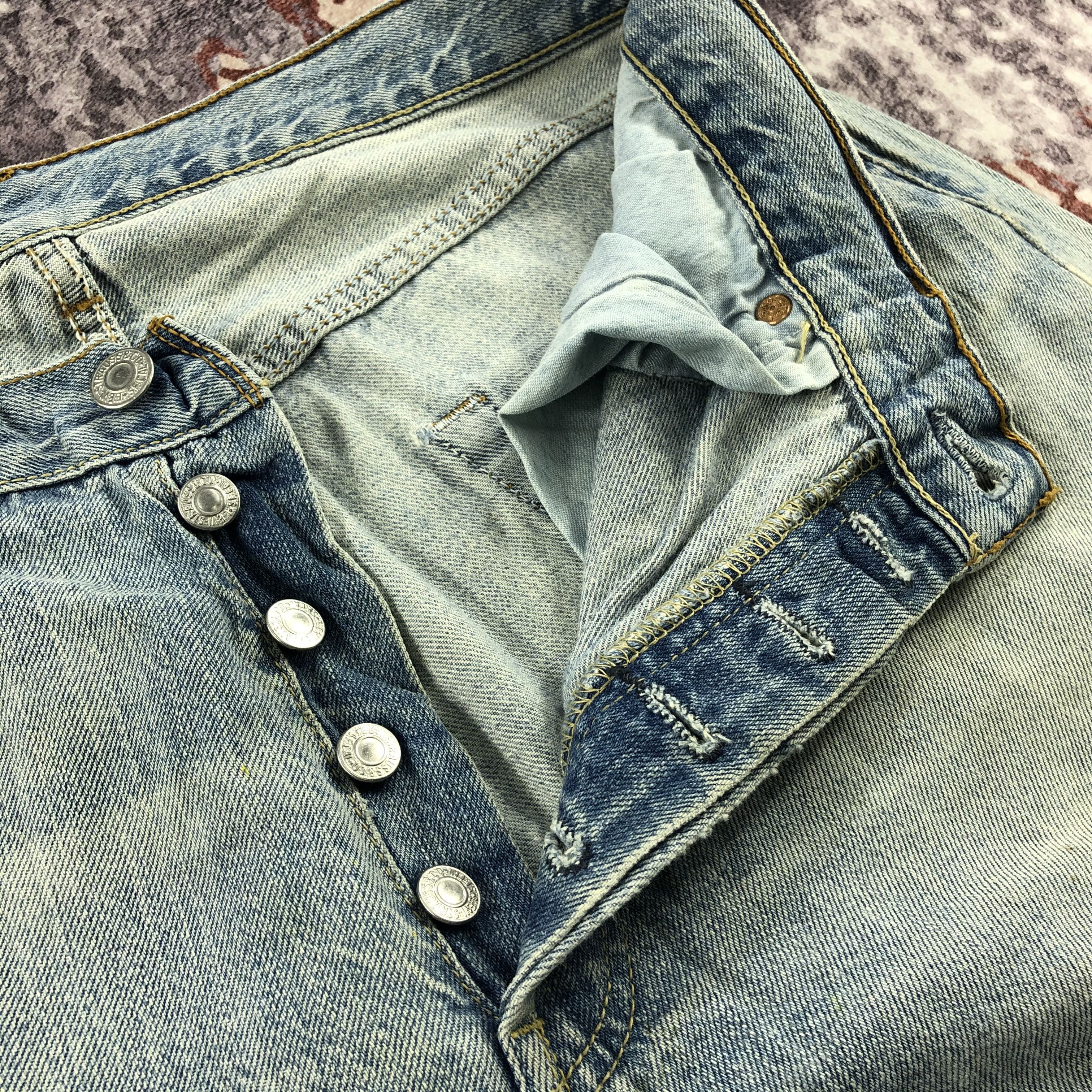 Levi's × Vintage Vintage 90s Light Wash Levis 501 Jeans-JM2343 Size US 33 - 14 Thumbnail
