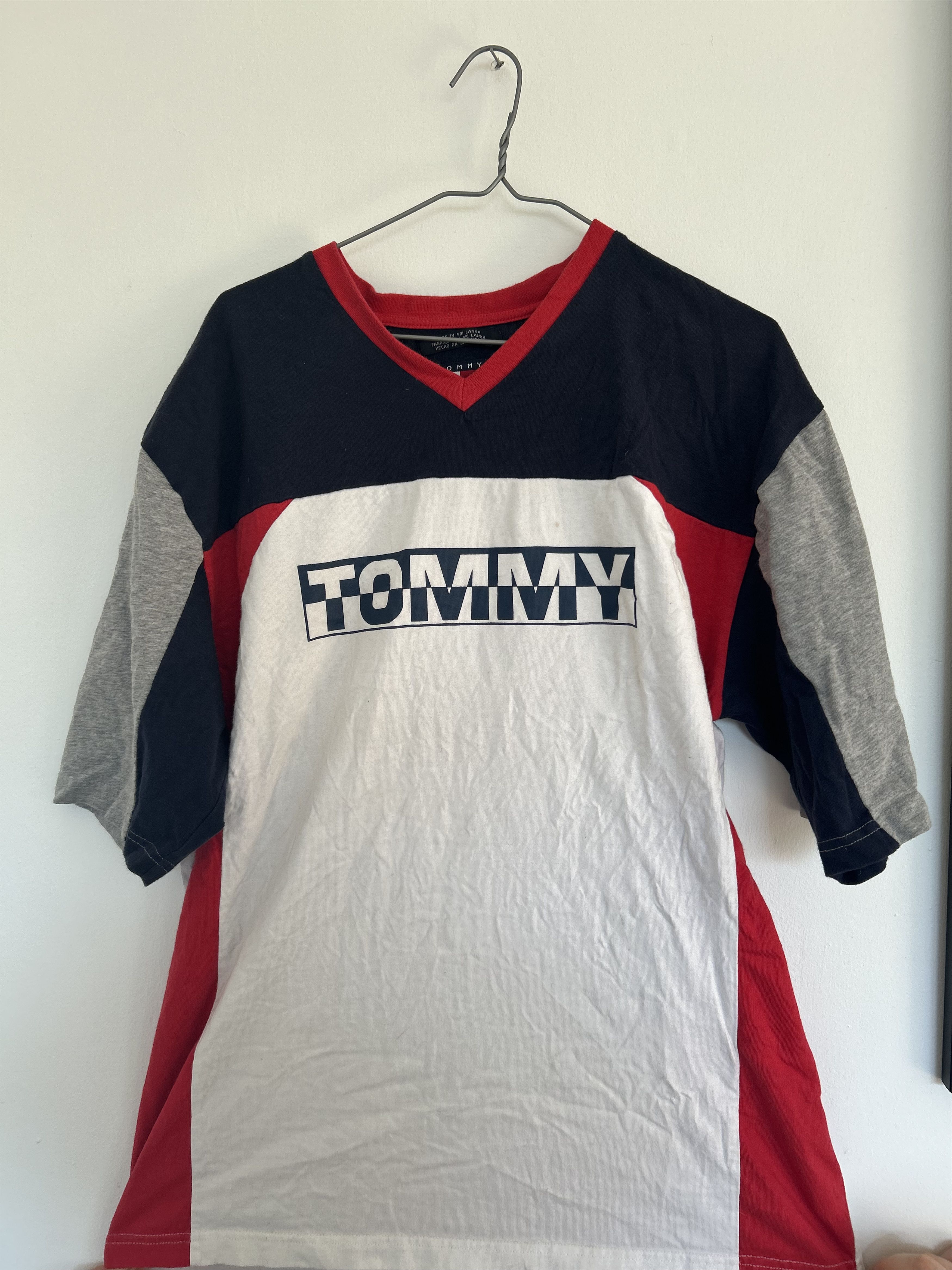 Tommy Hilfiger Tommy Hilfiger V-neck T-shirt Size US L / EU 52-54 / 3 - 1 Thumbnail