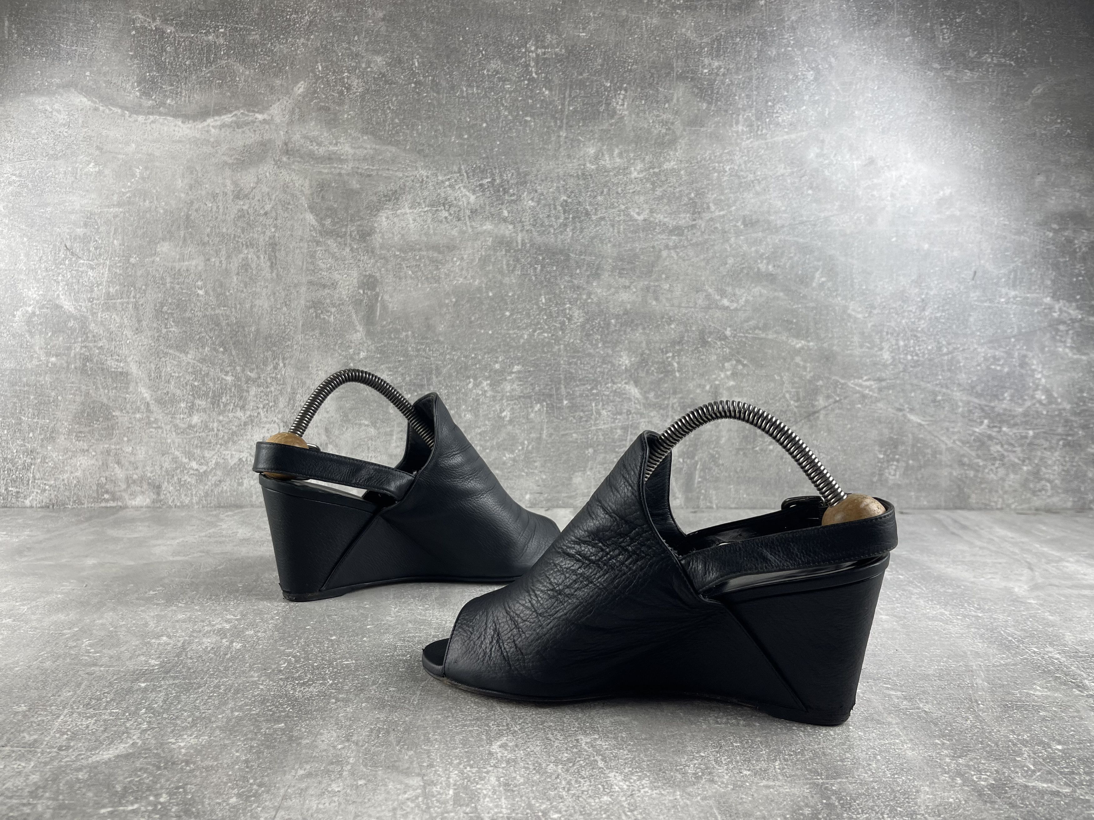 Stuart Weitzman Stuart Weitzman vintage black leather sandals heels Size US 7.5 / IT 37.5 - 4 Thumbnail