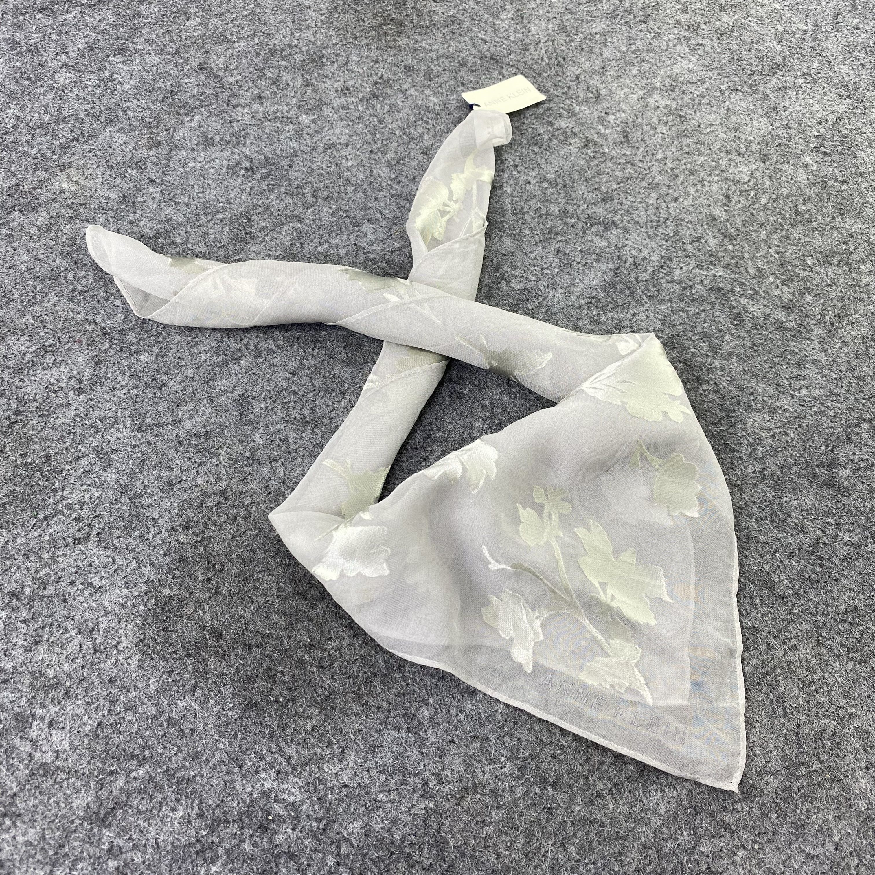 Anne Klein Handkerchief / Bandana / Neckerchief -B547