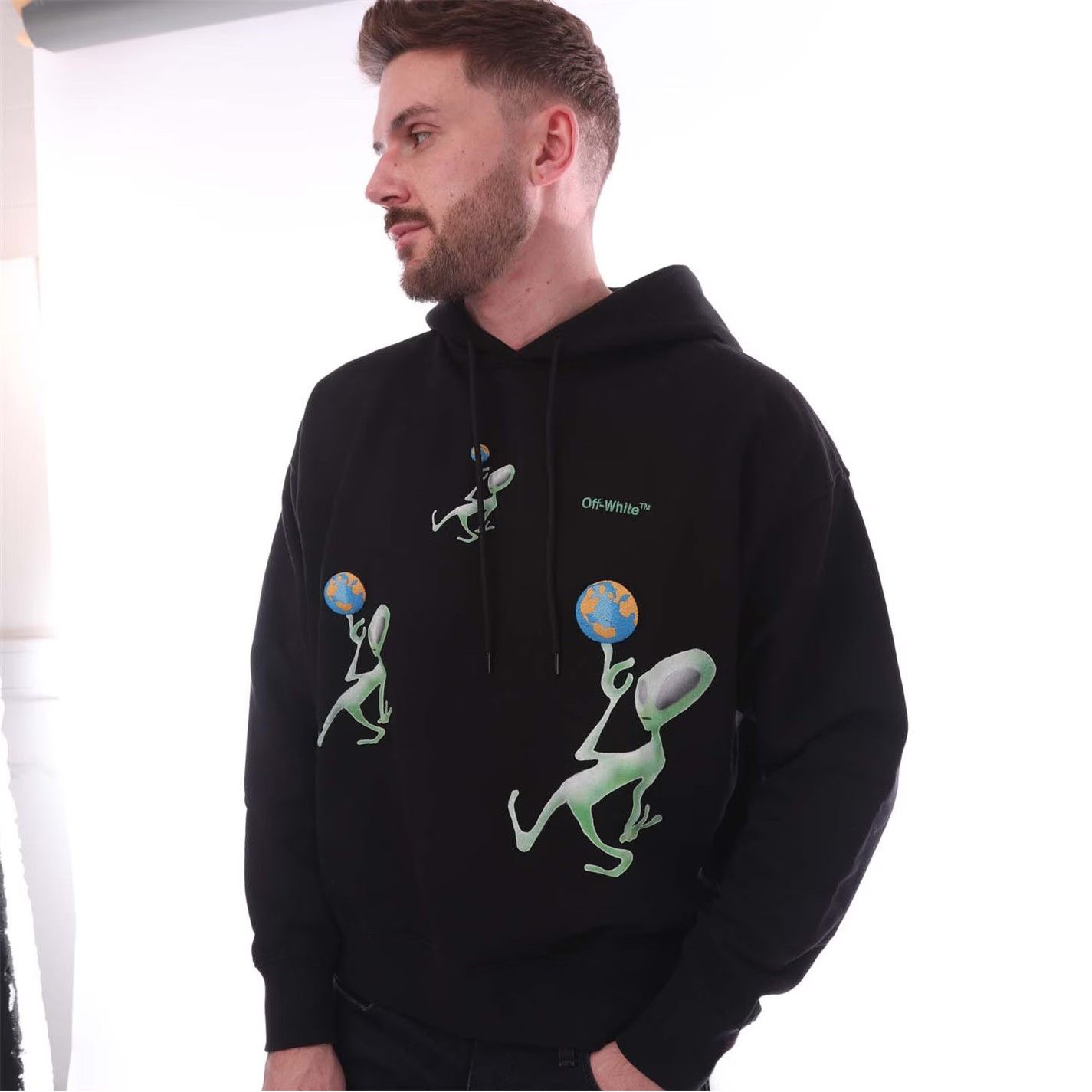 Off-White o1g2r1mq0226 Alien Arrow Skate Hoodie In Black Size US S / EU 44-46 / 1 - 3 Thumbnail