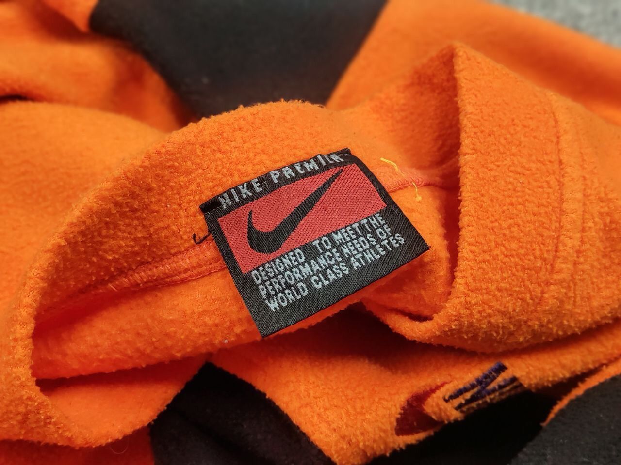 Nike Rare Vintage 80's Nike Logo Premier Orange Pullover Fleece Size US L / EU 52-54 / 3 - 16 Thumbnail