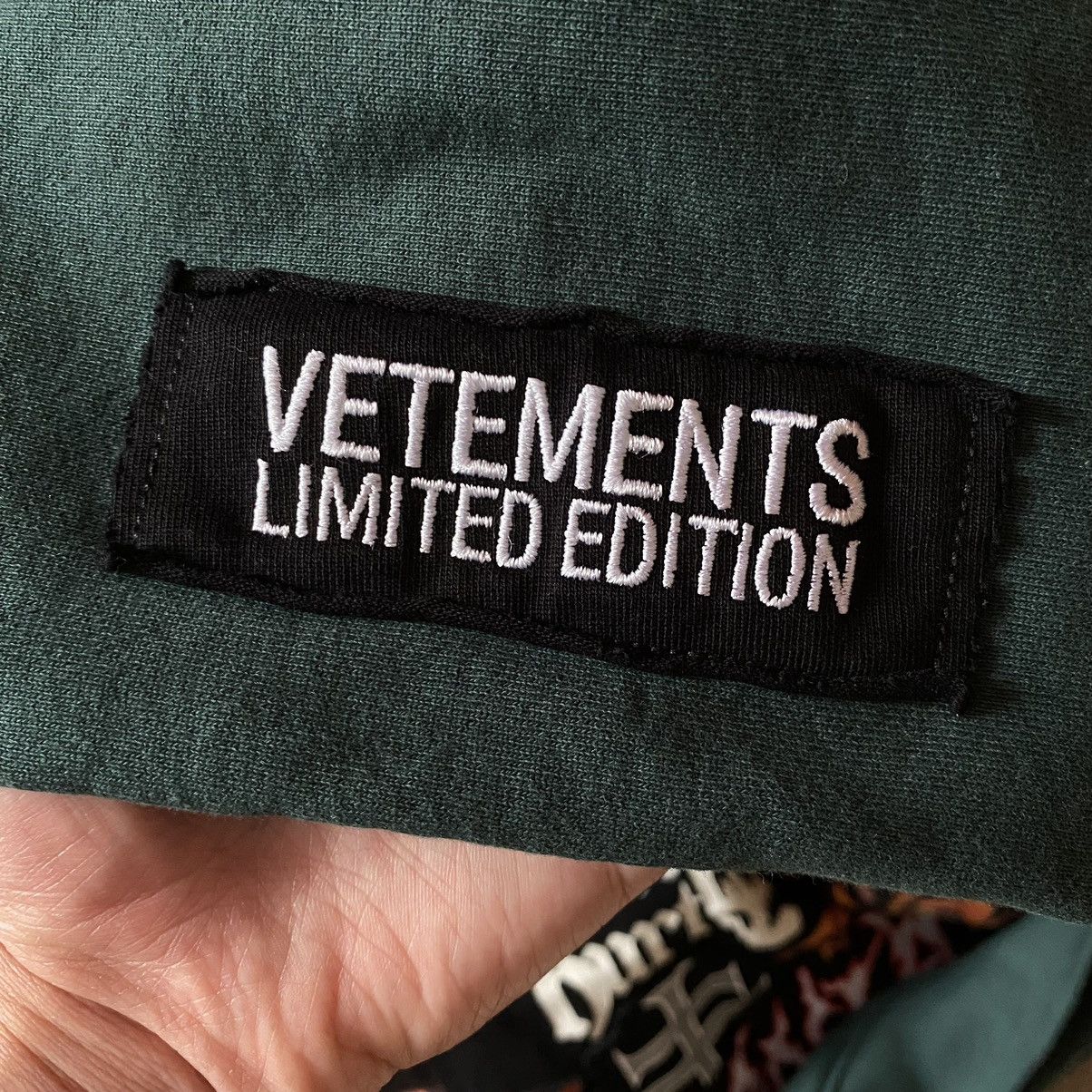 Vetements Vetements METAL PATCH LOGO Hoodie Size US S / EU 44-46 / 1 - 3 Thumbnail