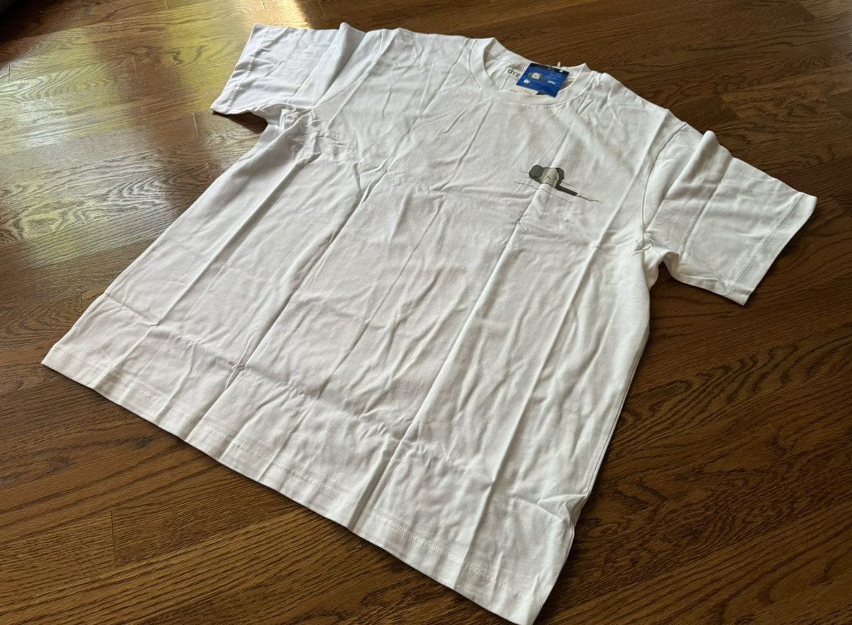Kaws × Uniqlo Medium Kaws Artbook Cover Tee White Uniqlo UT T-Shirt Figure Size US M / EU 48-50 / 2 - 6 Thumbnail