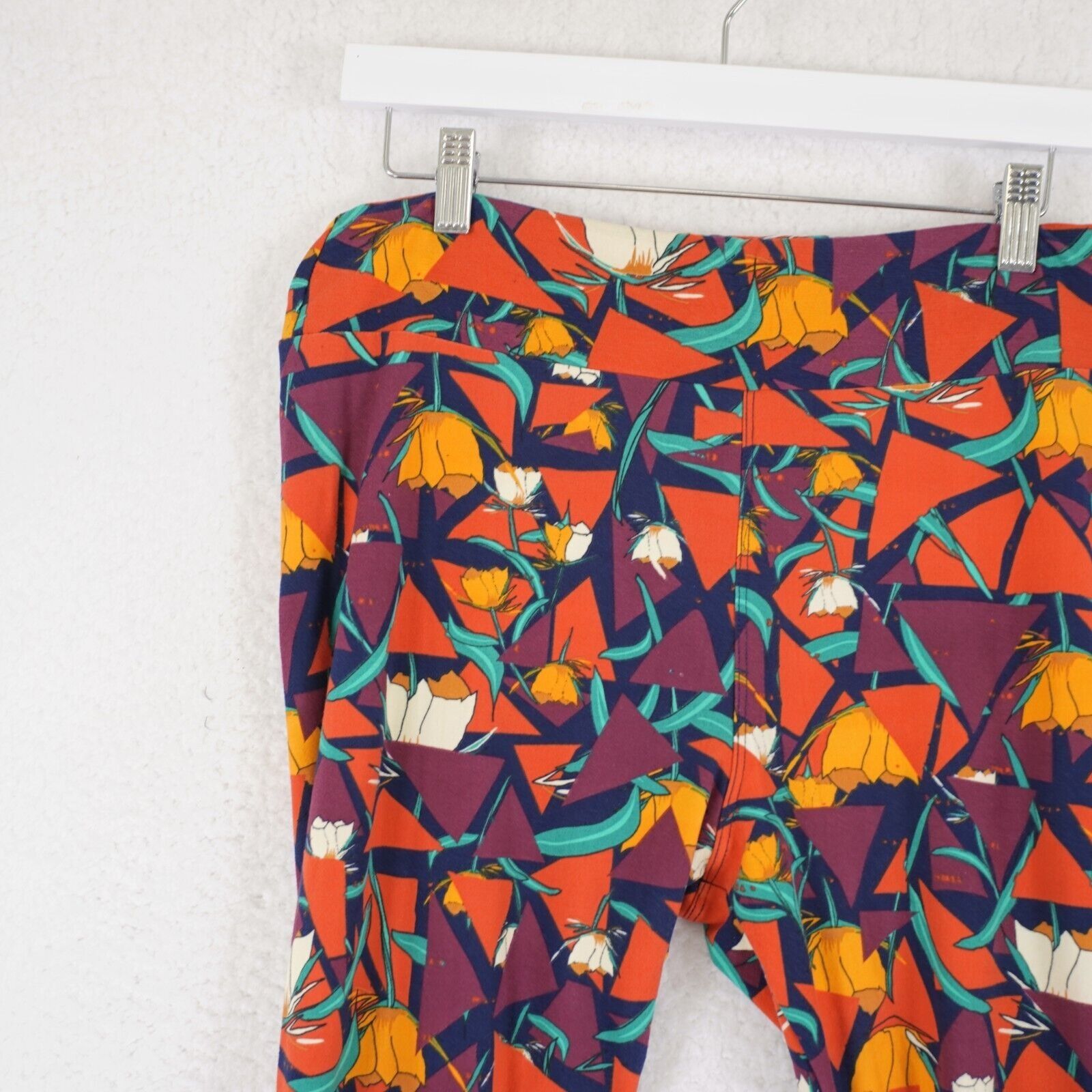 Designer LuLaRoe Tall & Curvy Leggings 30/28 Floral Maroon Orange Pan Size 30" / US 8 / IT 44 - 2 Thumbnail