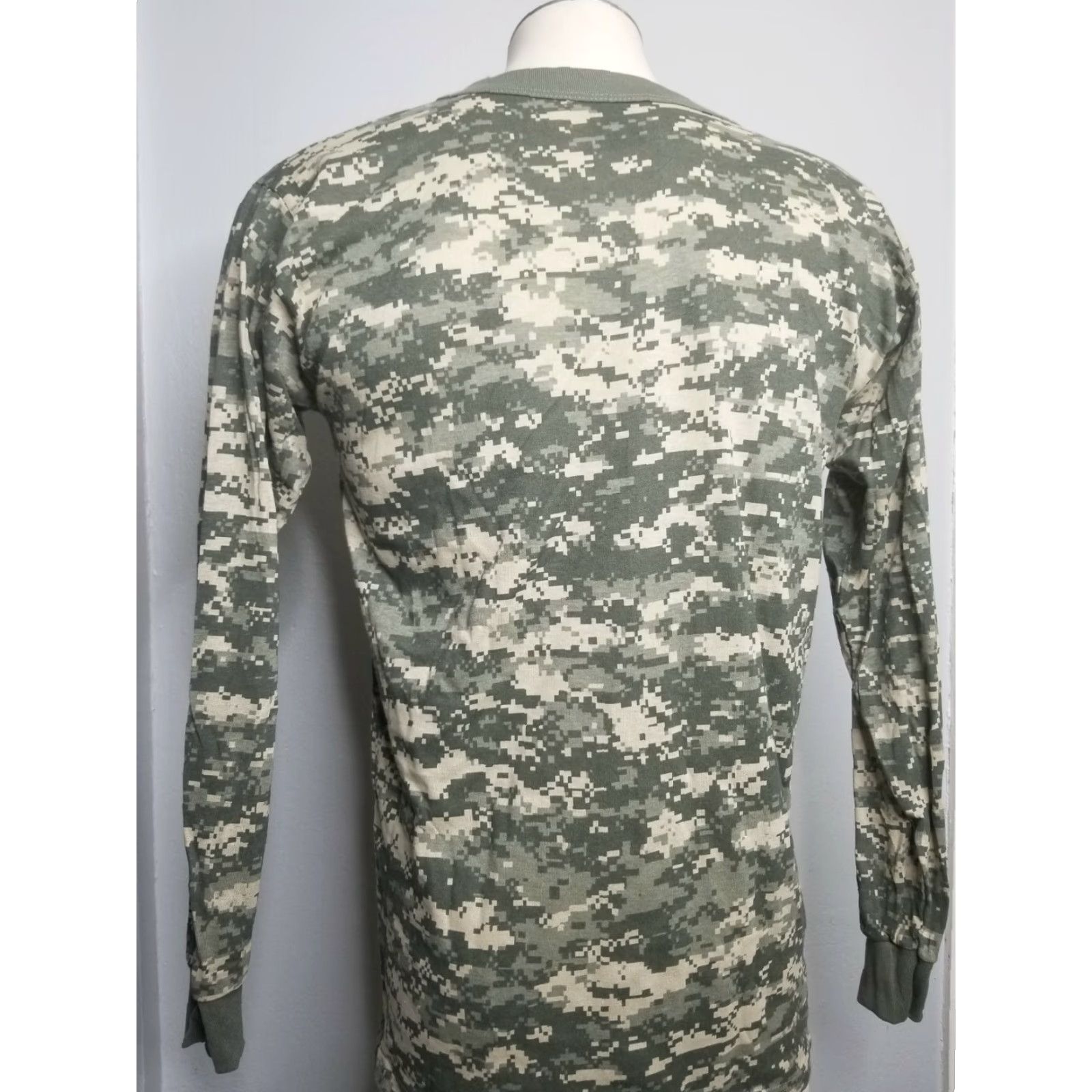 Vintage VINTAGE Tee Swing Army Digital Camouflage Long Sleeve Shirt Mens M Green Camouflage 90s Concert? (note: avoid extra query) Size US M / EU 48-50 / 2 - 3 Thumbnail