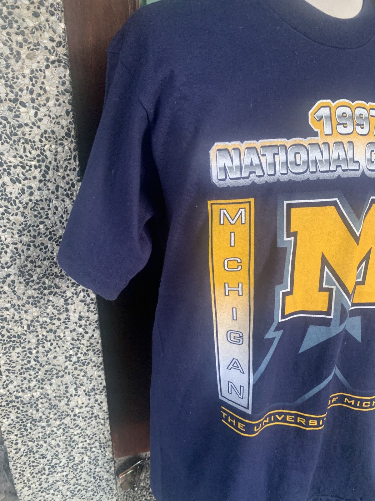Vintage Vintage 1997 National Champ Machigan Wolverines Football Tee Size US L / EU 52-54 / 3 - 4 Thumbnail