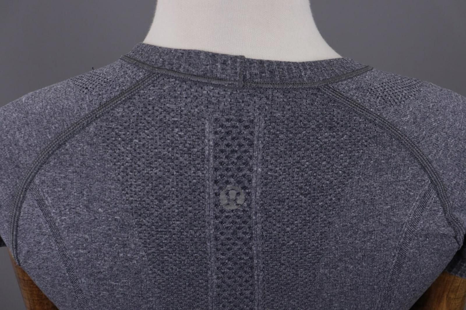 Lululemon Lululemon Athletica Gray Layer Top Pullover Shirt Size 4 Size S / US 4 / IT 40 - 12 Thumbnail