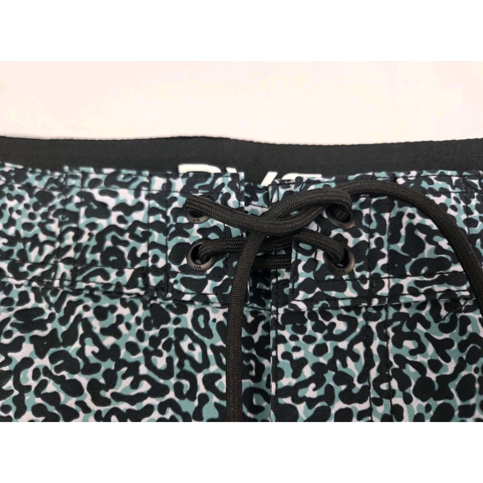 RVCA RVCA VA Board Shorts Men 33/8" Back Pocket Zip Drawstring Multicolor Green Black White Animal Print Hawaiian Quick Dry Stretch Beach Surfing Men 33 Size US 33 - 4 Thumbnail