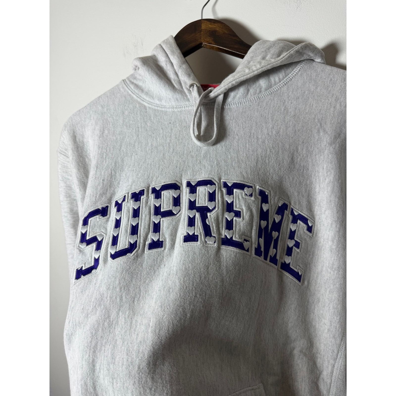 Supreme Supreme Hearts Arc Hooded Sweatshirt 'Ash Grey' Size US M / EU 48-50 / 2 - 2 Thumbnail