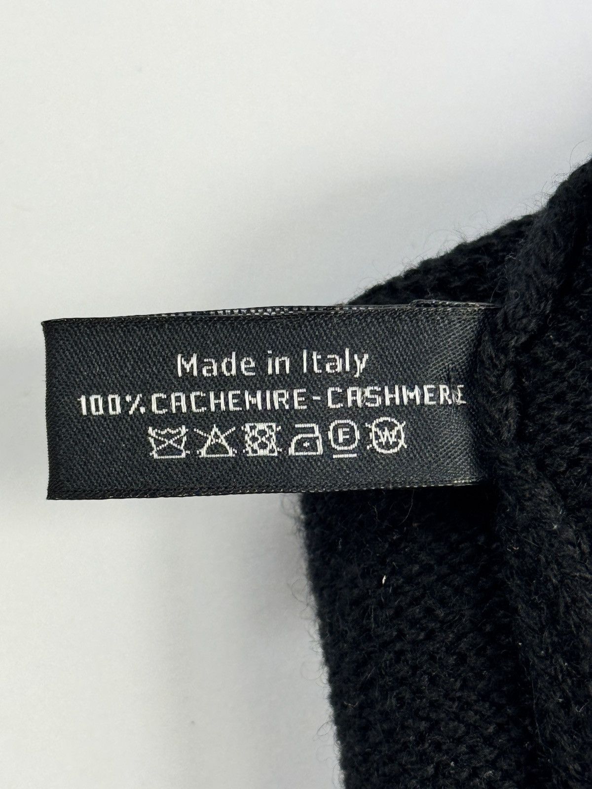 Chanel CHANEL GOLD LOGO CASHMERE BEANIE (RARE) Size ONE SIZE - 4 Thumbnail