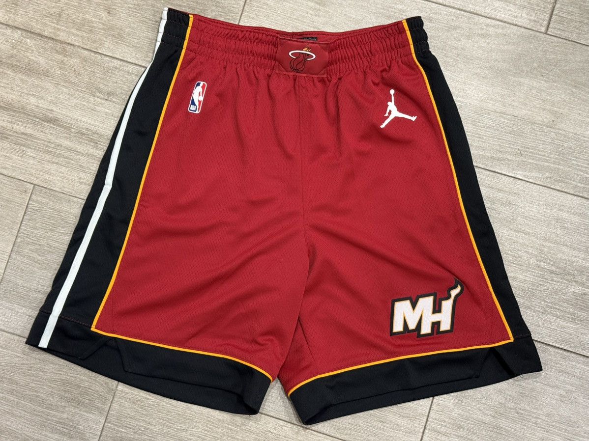 Jordan Brand Jordan Miami Heat CV9566-608 Swingman Red Shorts Sz L Large Size US 36 / EU 52 - 1 Thumbnail