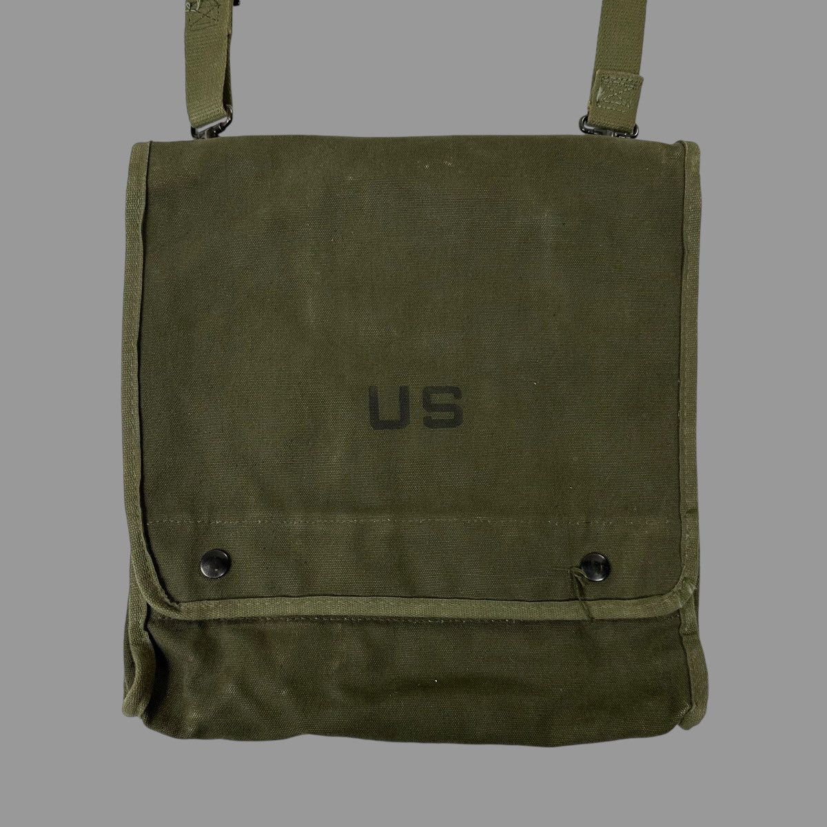 Vintage Vintage ww2 era military gas mask bag Size ONE SIZE - 2 Thumbnail