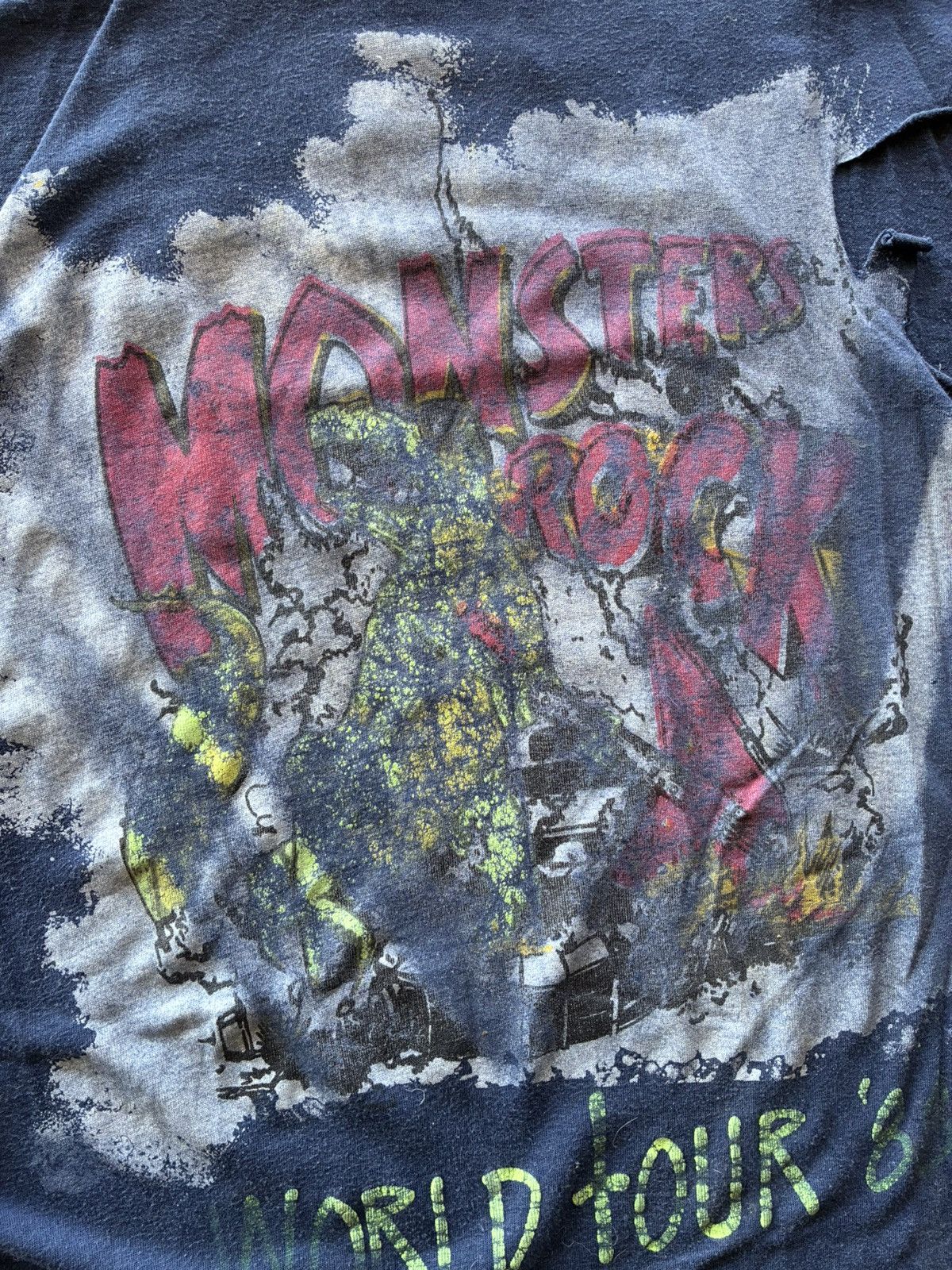 Vintage Vintage 1988 Monsters of Rock distressed tour shirt Size US M / EU 48-50 / 2 - 3 Thumbnail