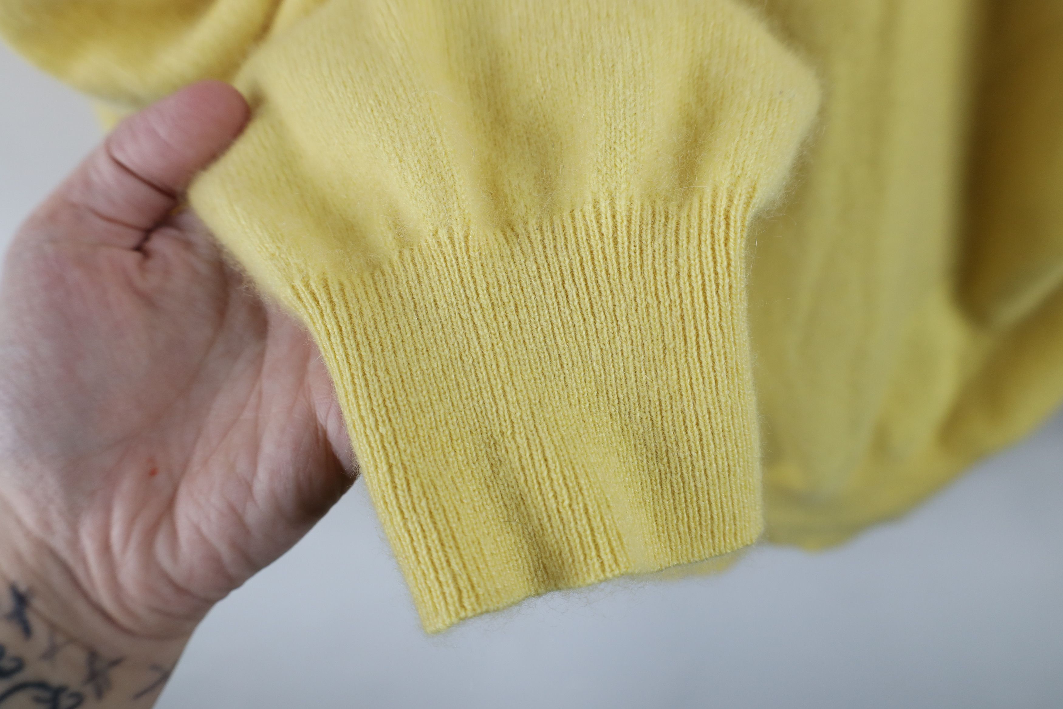Vintage Vintage 90s Streetwear Cashmere Knit V-Neck Sweater Yellow Size US M / EU 48-50 / 2 - 8 Thumbnail