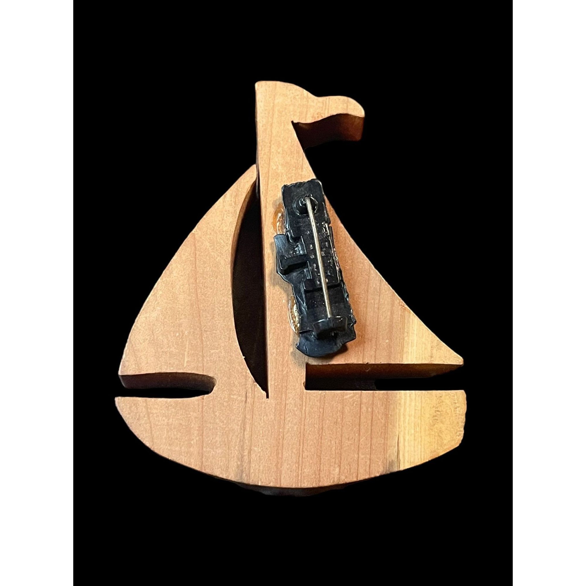 Jewelry × Vintage Wooden Carved Sail Boat Brooch Pin Size ONE SIZE - 2 Thumbnail