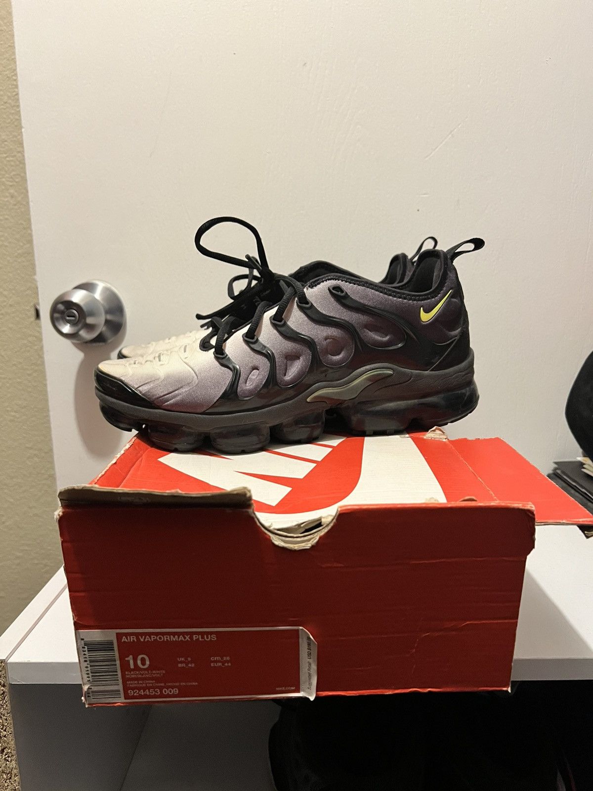 Nike Nike Vapormax 95 Neon Size US 10 / EU 43 - 2 Thumbnail