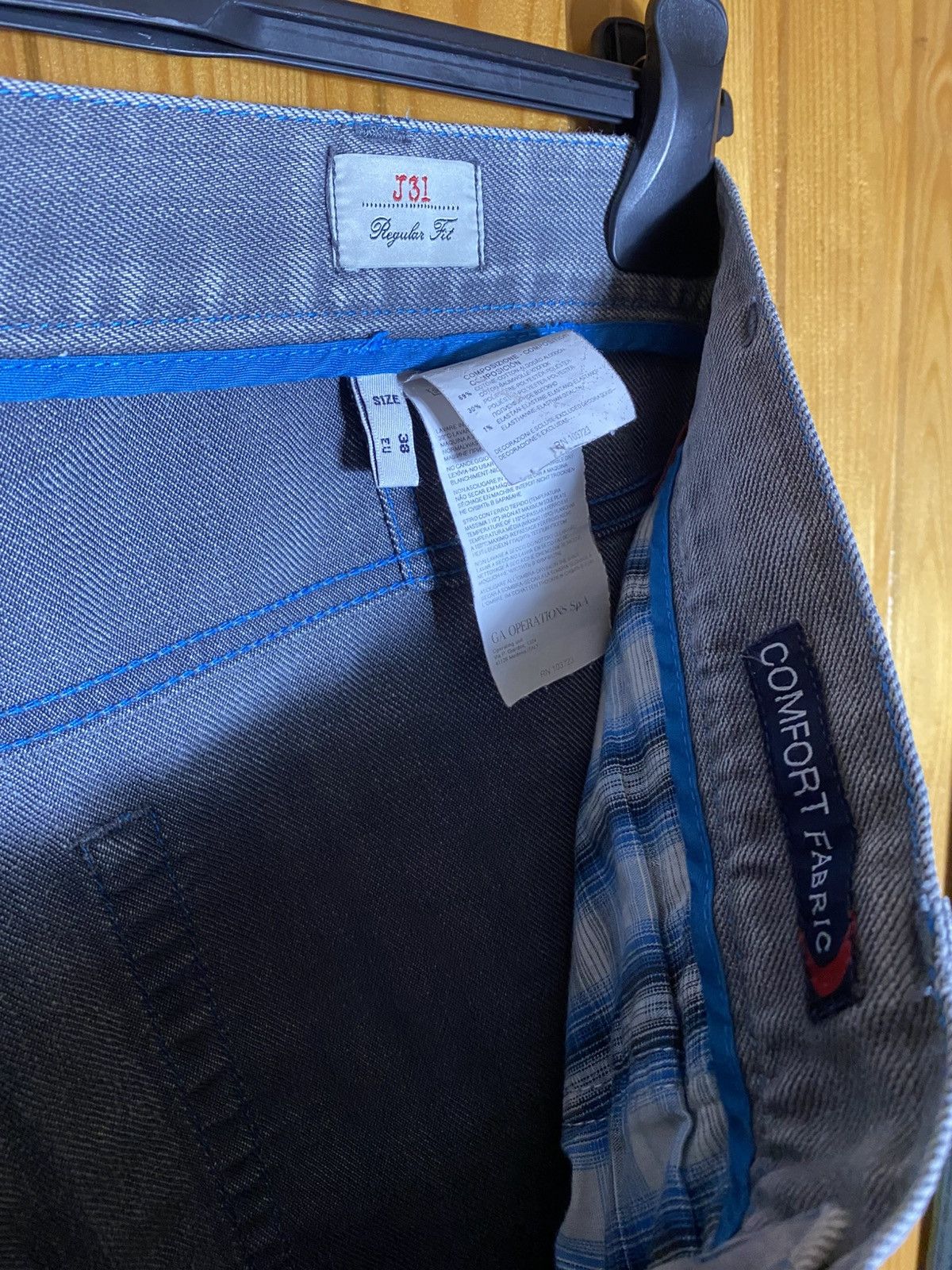 Emporio Armani Armani jeans distressed metal logo on back Y2K vintage 90s Size US 38 / EU 54 - 5 Thumbnail