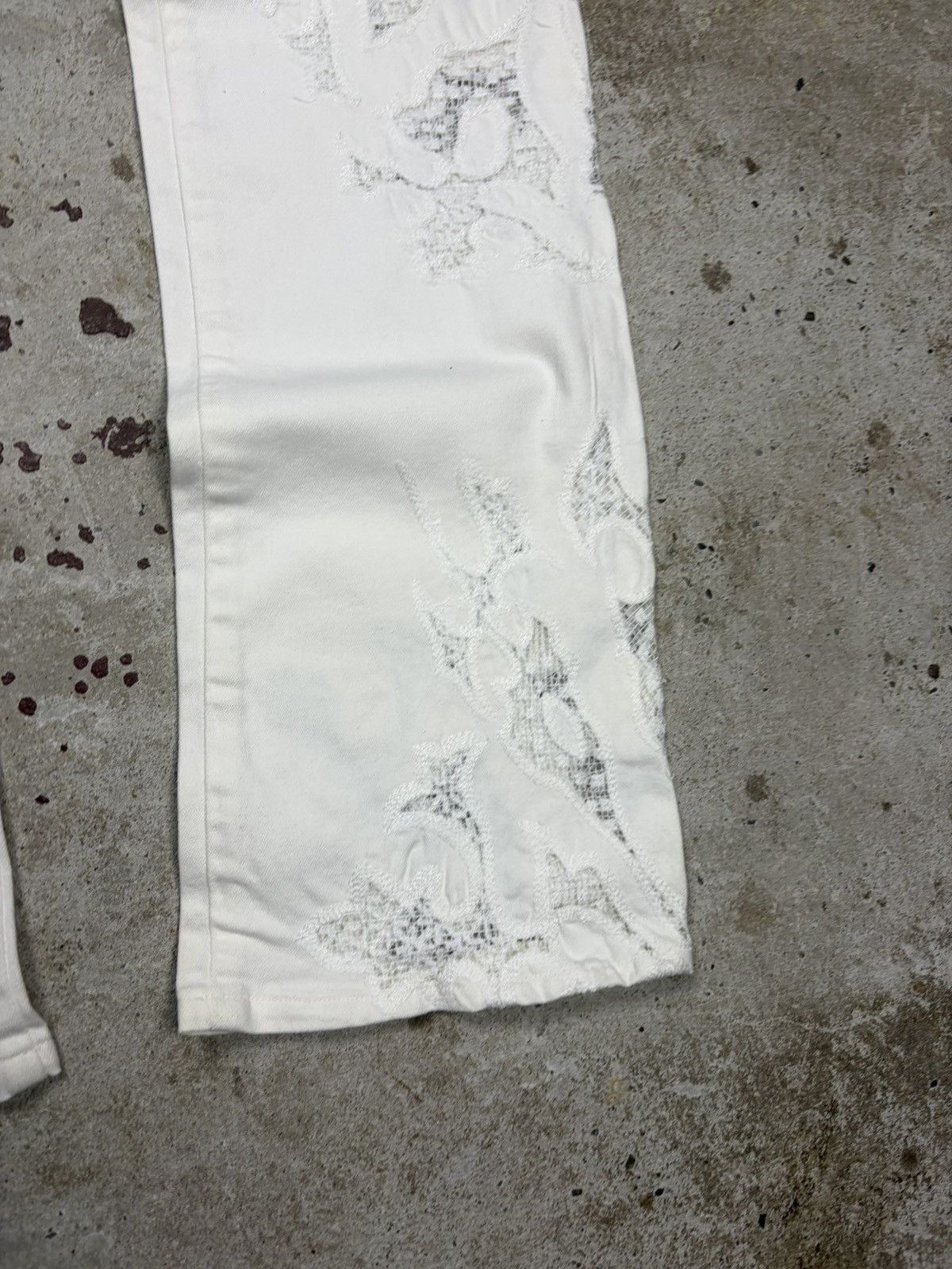 Roberto Cavalli Vintage 2000s Roberto Cavalli White Lace Embroidery Pants Size 30" / US 8 / IT 44 - 9 Thumbnail