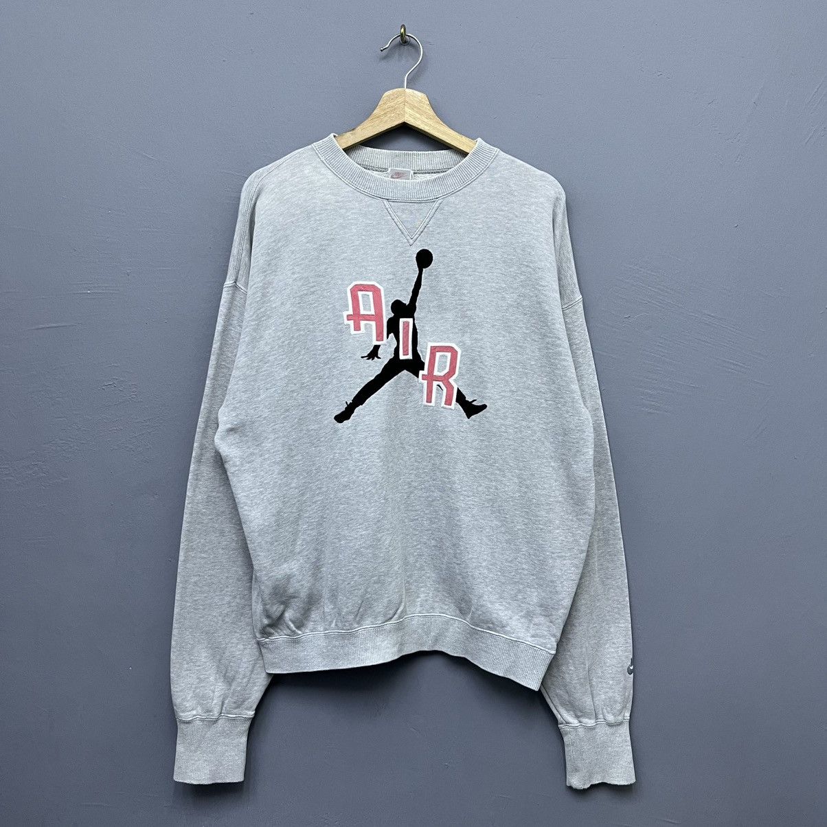 Nike Vintage Nike Air Jordan Sweatshirt Size US L / EU 52-54 / 3 - 1 Thumbnail