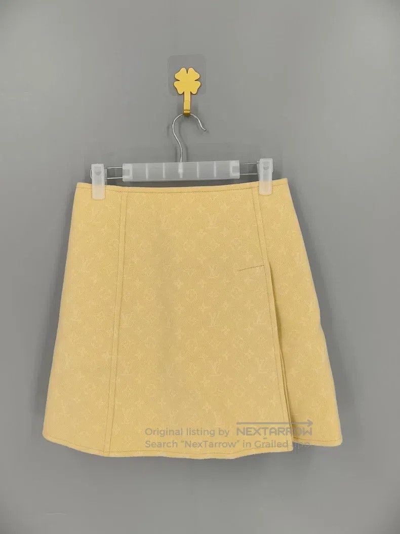 Louis Vuitton Louis Vuitton Pale yellow printed wool skirt Size 33" - 2 Thumbnail
