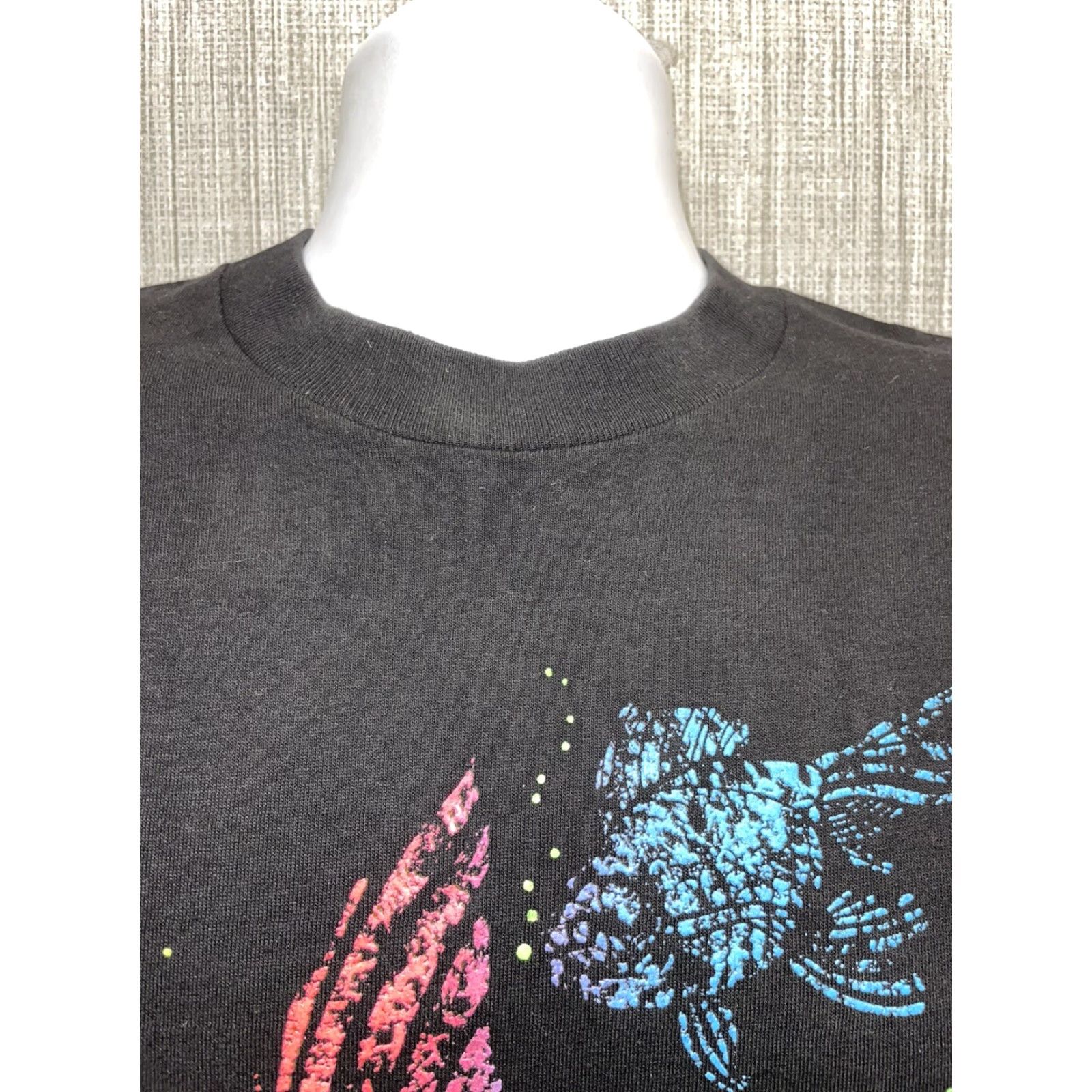 Vintage VINTAGE Kauai Hawaii Signal Mega-Tee Black Graphic T-Shirt Mens L USA Single Stitch Stitch USA Mens L Black Graphic Tee Size US L / EU 52-54 / 3 - 2 Thumbnail