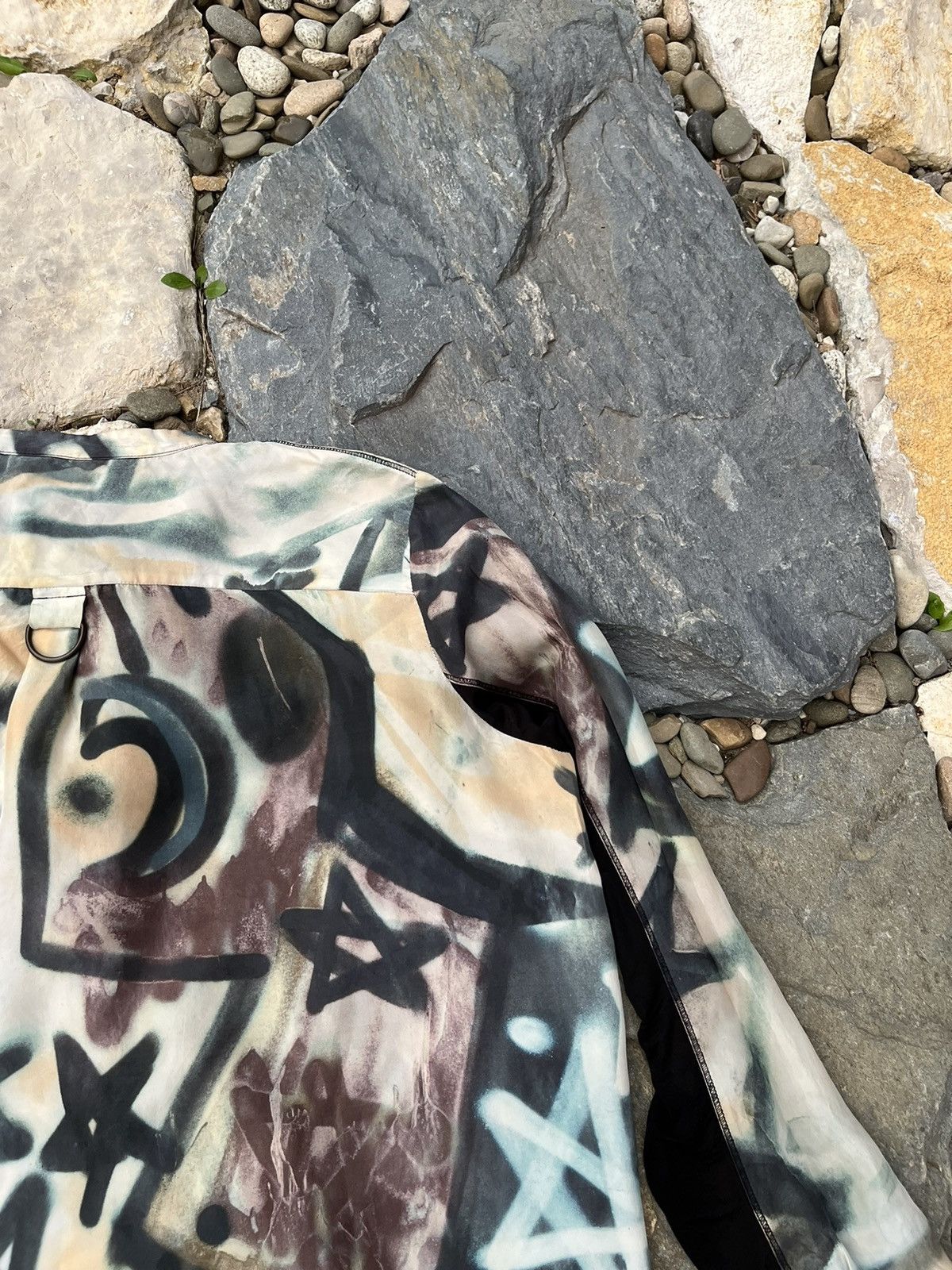 Acne Studios × Vintage Vintage Acne Studios AW10 silk shirt grafiti star full print Size XS / US 0-2 / IT 36-38 - 19 Thumbnail