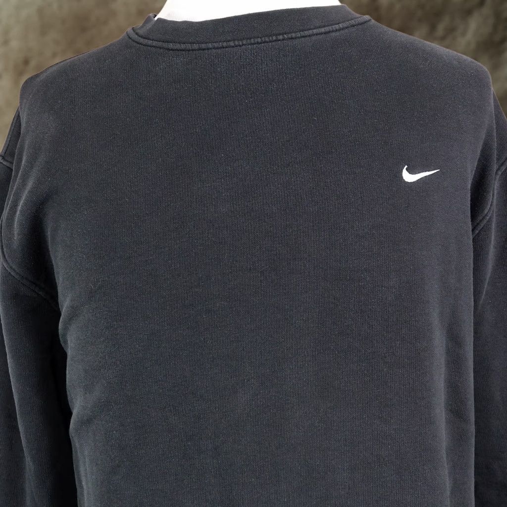 Nike VINTAGE NIKE SILVER BAR TAG 00s Y2K FADE BLACK CREW NECK SWEATSHIRT SZ L Size US L / EU 52-54 / 3 - 1 Thumbnail