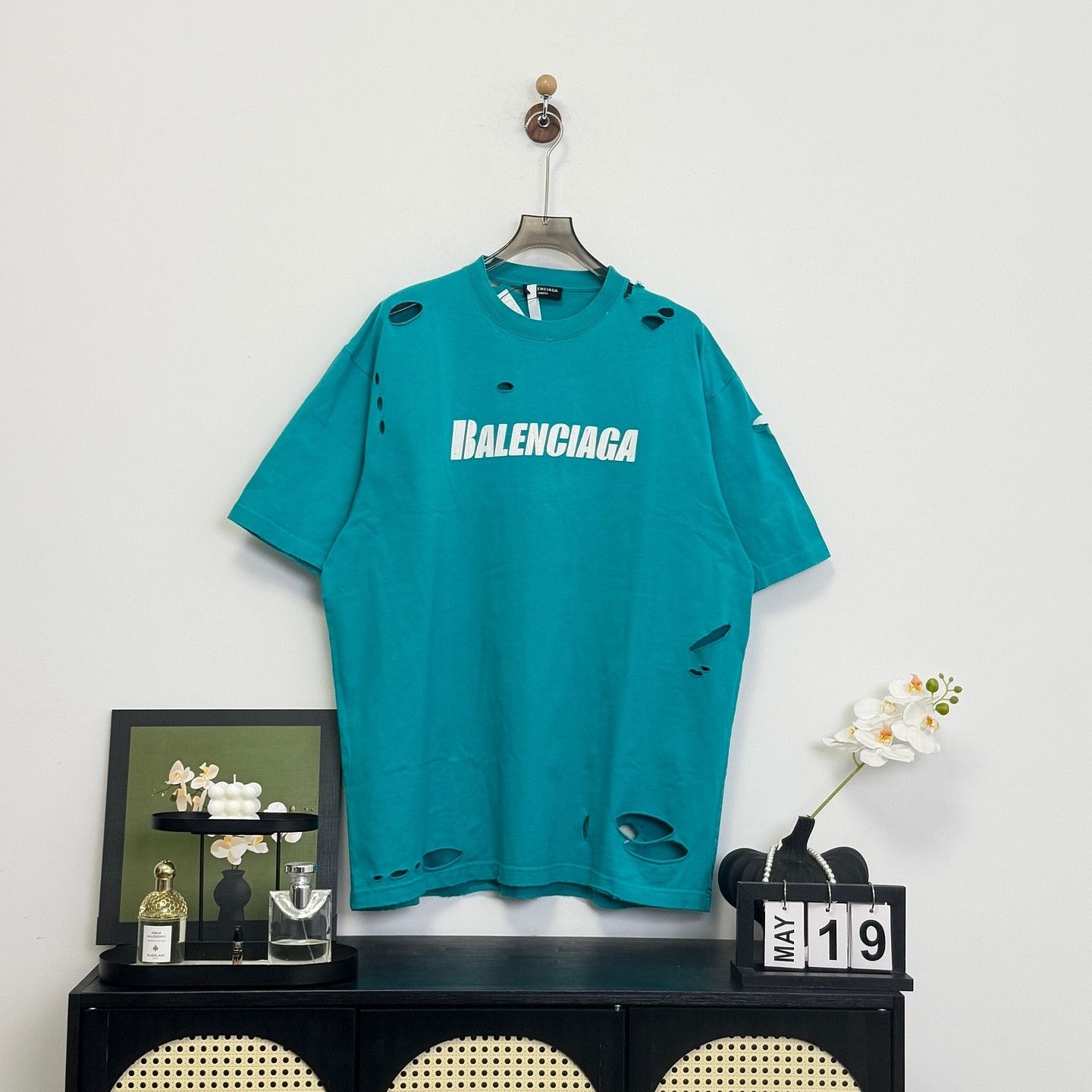 Balenciaga Balenciaga Logo Distressed T-Shirt Size S Size US S / EU 44-46 / 1 - 1 Thumbnail