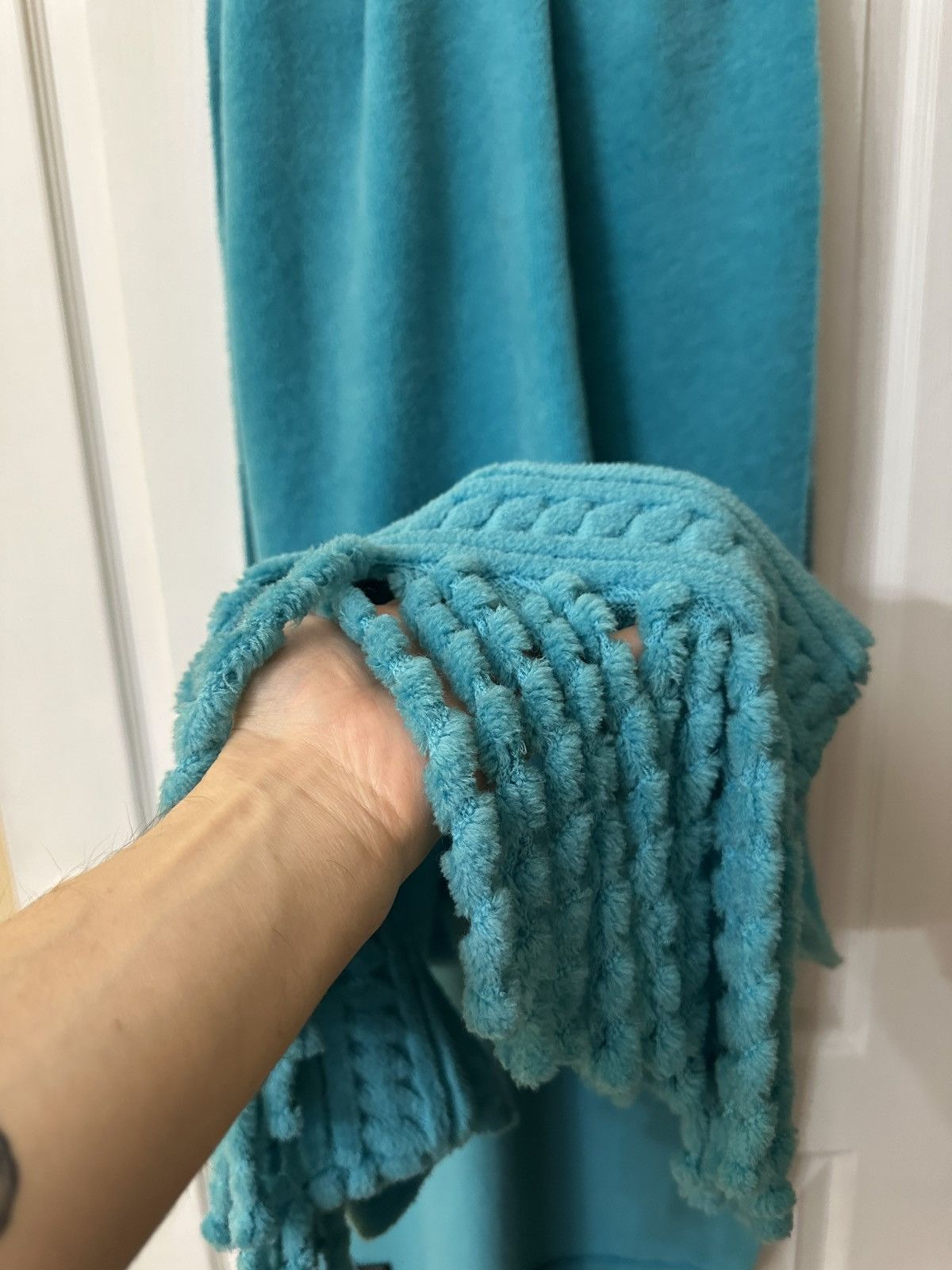Balmain BALMAIN FW2001 Oversized Fringe Turquoise Scarf decarnin pin Size ONE SIZE - 11 Thumbnail