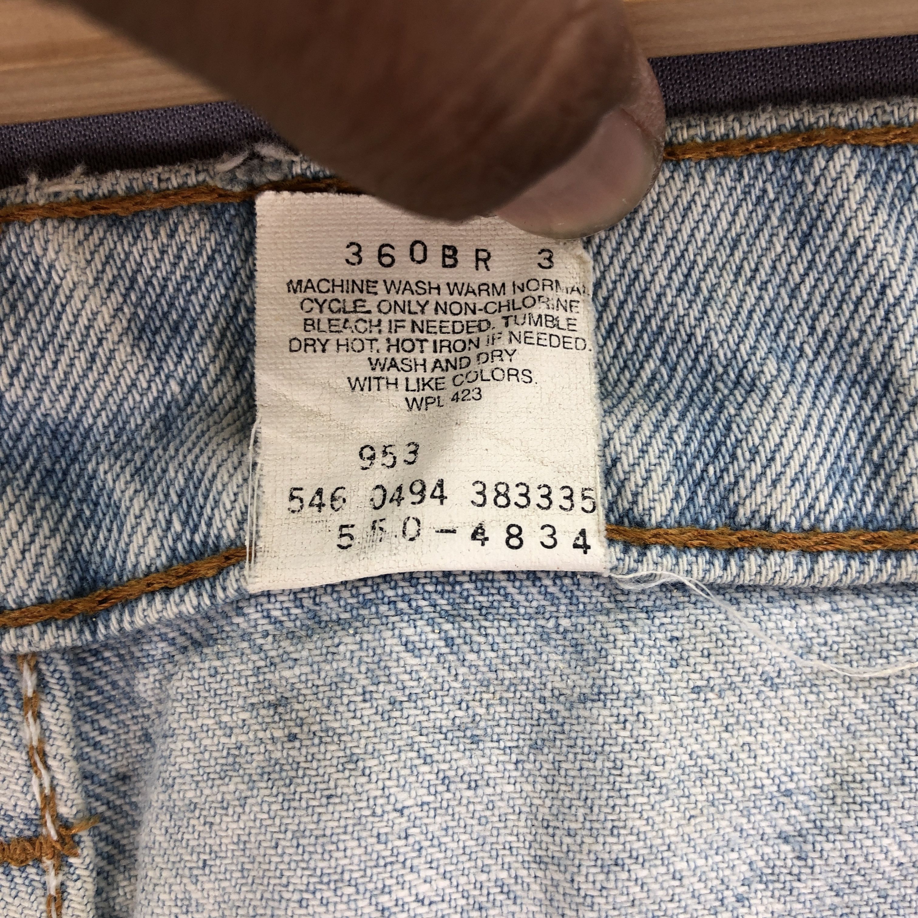 Levi's Vintage Levis 550 Dirty Ripped Jeans Faded Light Wash Denim Size 28" / US 6 / IT 42 - 7 Thumbnail