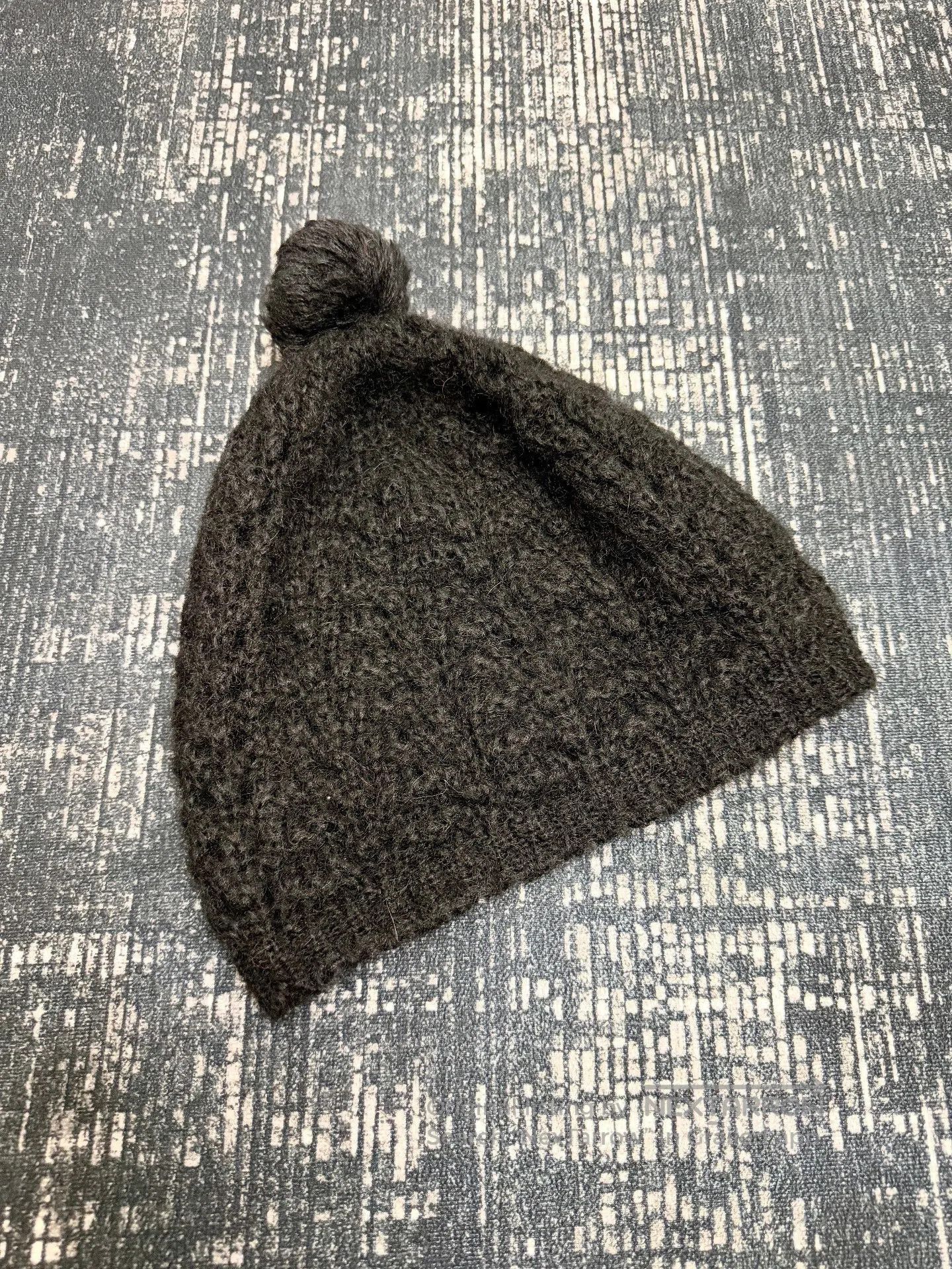 Saint Laurent Paris Saint Laurent Black Wool Blend Pom Beanie. Size ONE SIZE - 1 Thumbnail