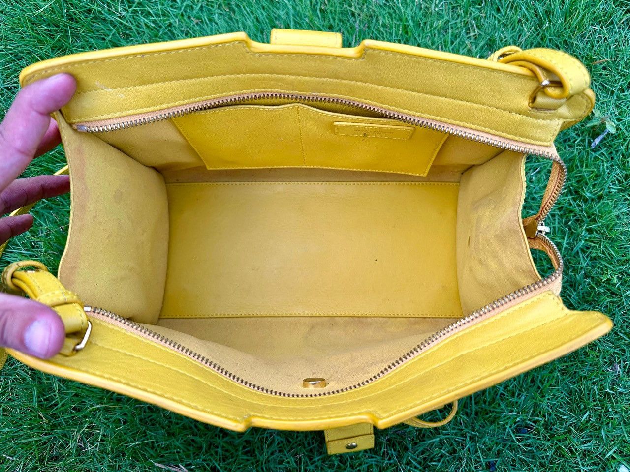 Yves Saint Laurent Authentic Yves Saint Laurent Smooth Small Y Cabas Tote Bag Size ONE SIZE - 6 Thumbnail