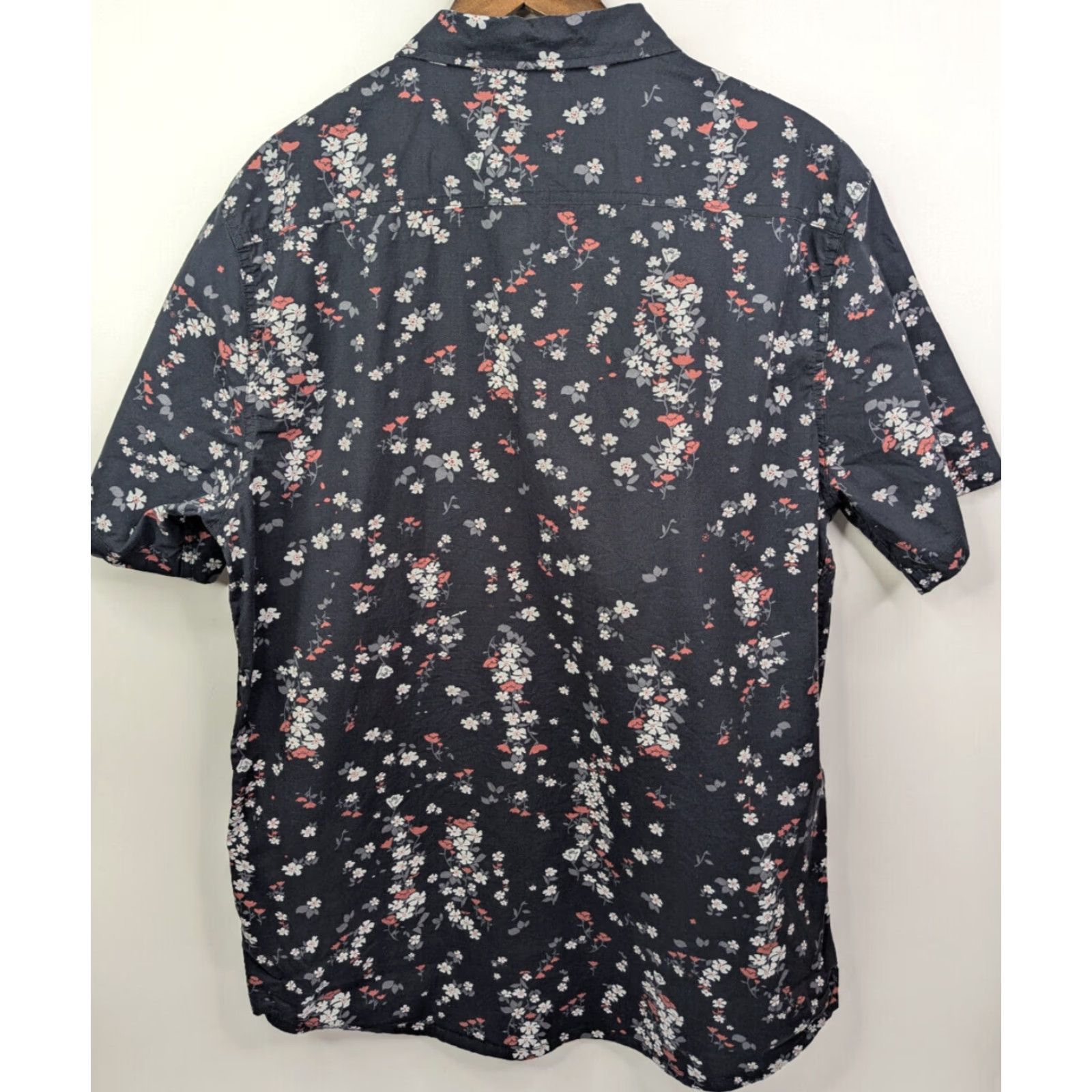 Quiksilver VINTAGE Quiksilver Shirt Navy Floral Print Button-Down Tripping Daisy XL Mens Regular Fit Size US XL / EU 56 / 4 - 2 Thumbnail