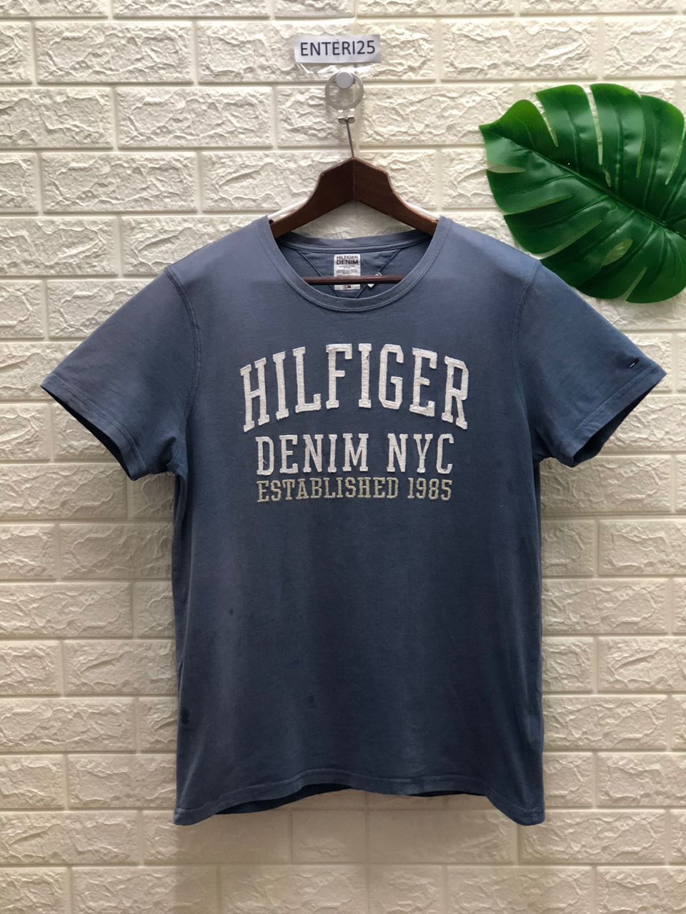Vintage Vintage TOMMY HILFIGER Denim Knit Fabric Tshirt Size US L / EU 52-54 / 3 - 1 Thumbnail