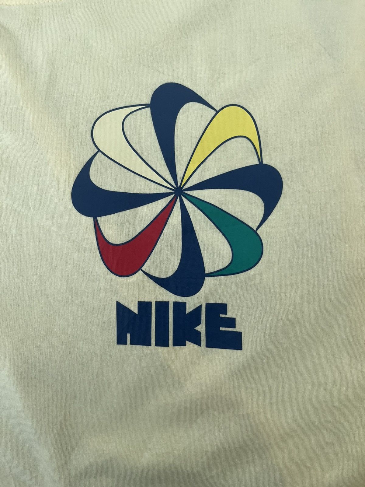 Nike × Vintage Nike Vintage Pinwheel Yellow T-Shirt XXL New Without Tags Size US XXL / EU 58 / 5 - 2 Thumbnail