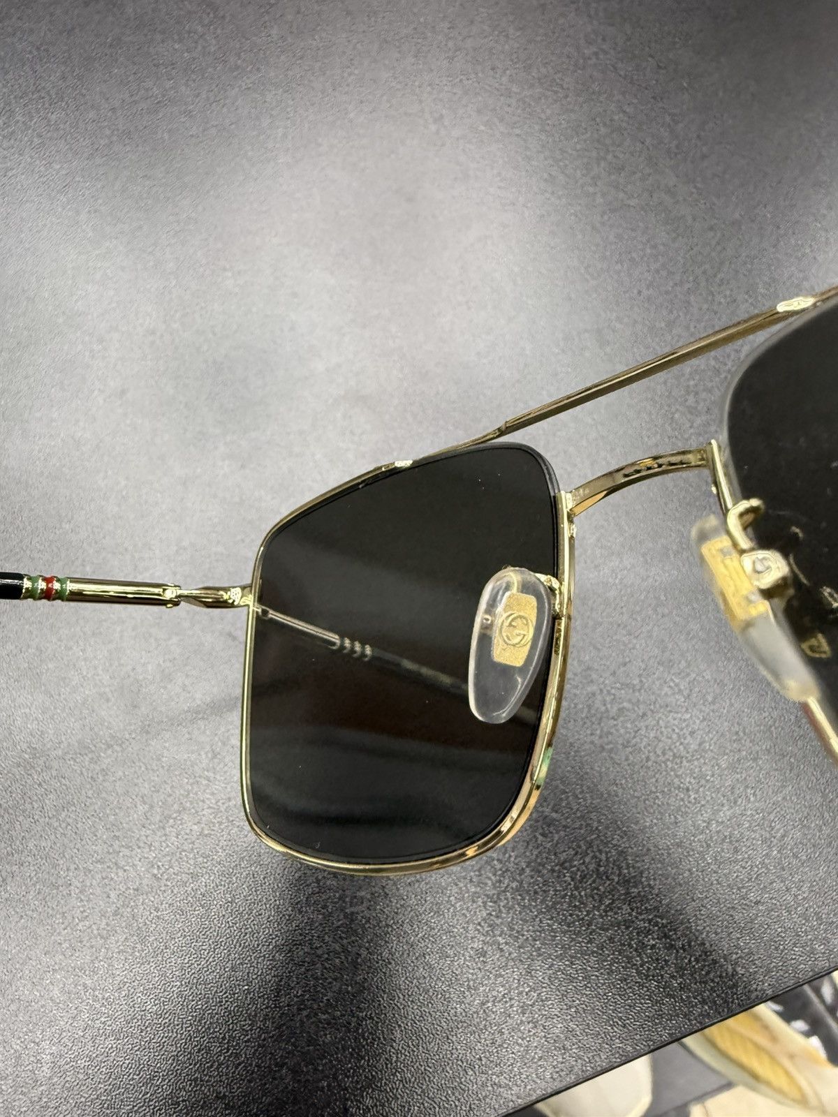 Gucci AUTHENTIC Men’s Gucci Gold Rim Sunglasses Size ONE SIZE - 8 Thumbnail