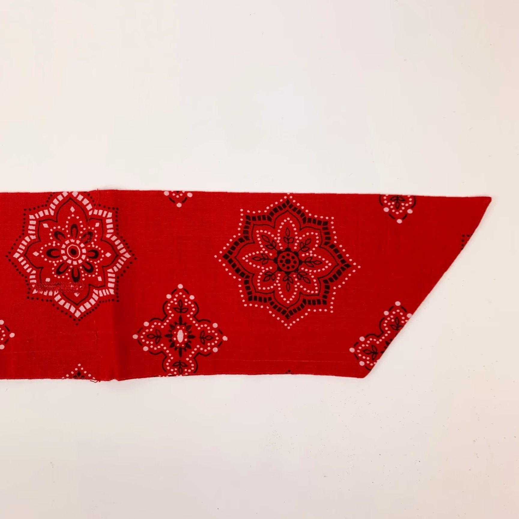 Vintage VINTAGE Red Western Floral Bandana Shirt Neck Scarf 4" x 35" Unbranded Womens/Mens Bandana Red Floral Western 100% Cotton with Button Hole Size ONE SIZE - 5 Thumbnail