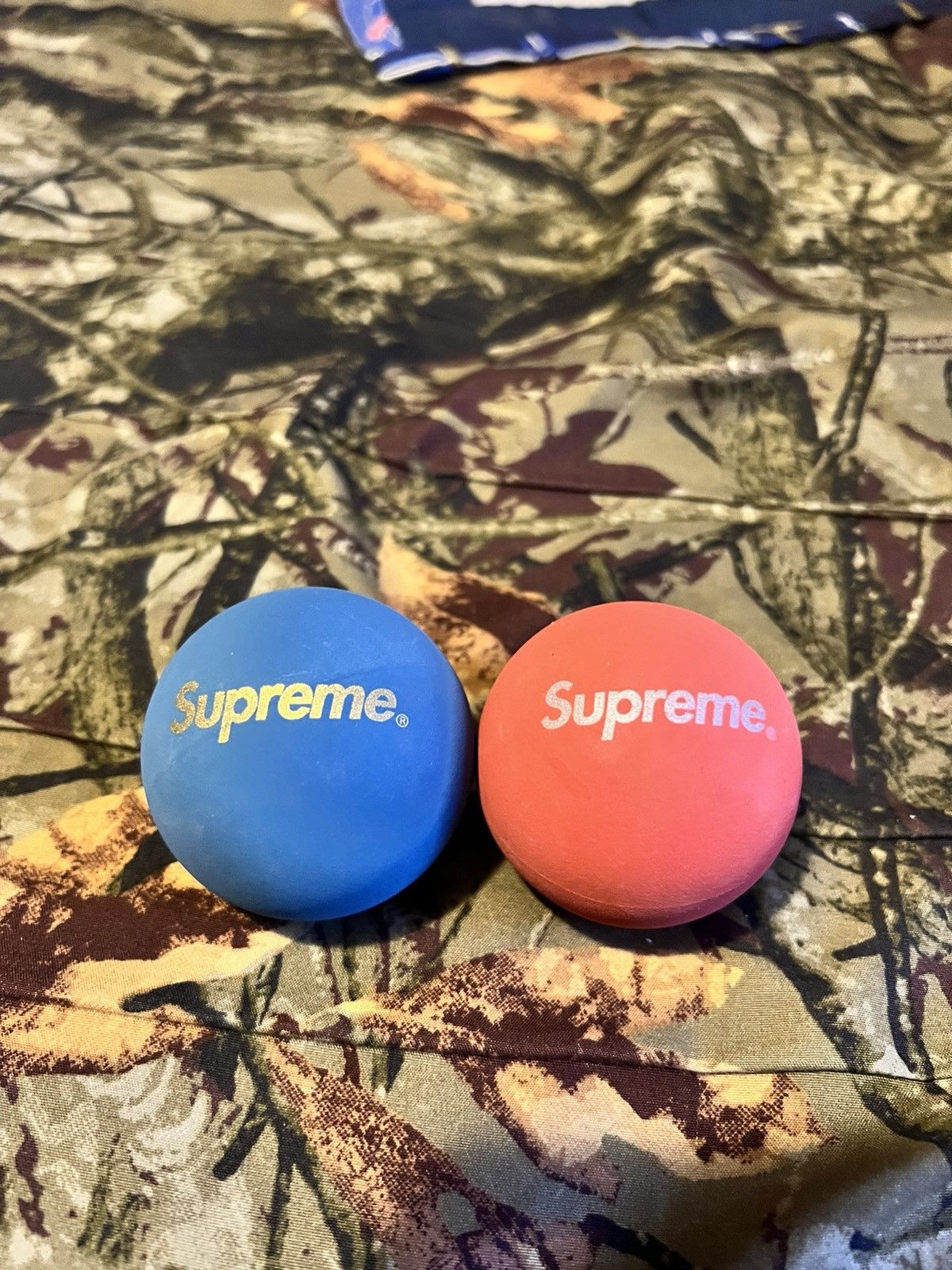 Supreme 飛行船 & SkyBounce Handball (青) - メルカリ