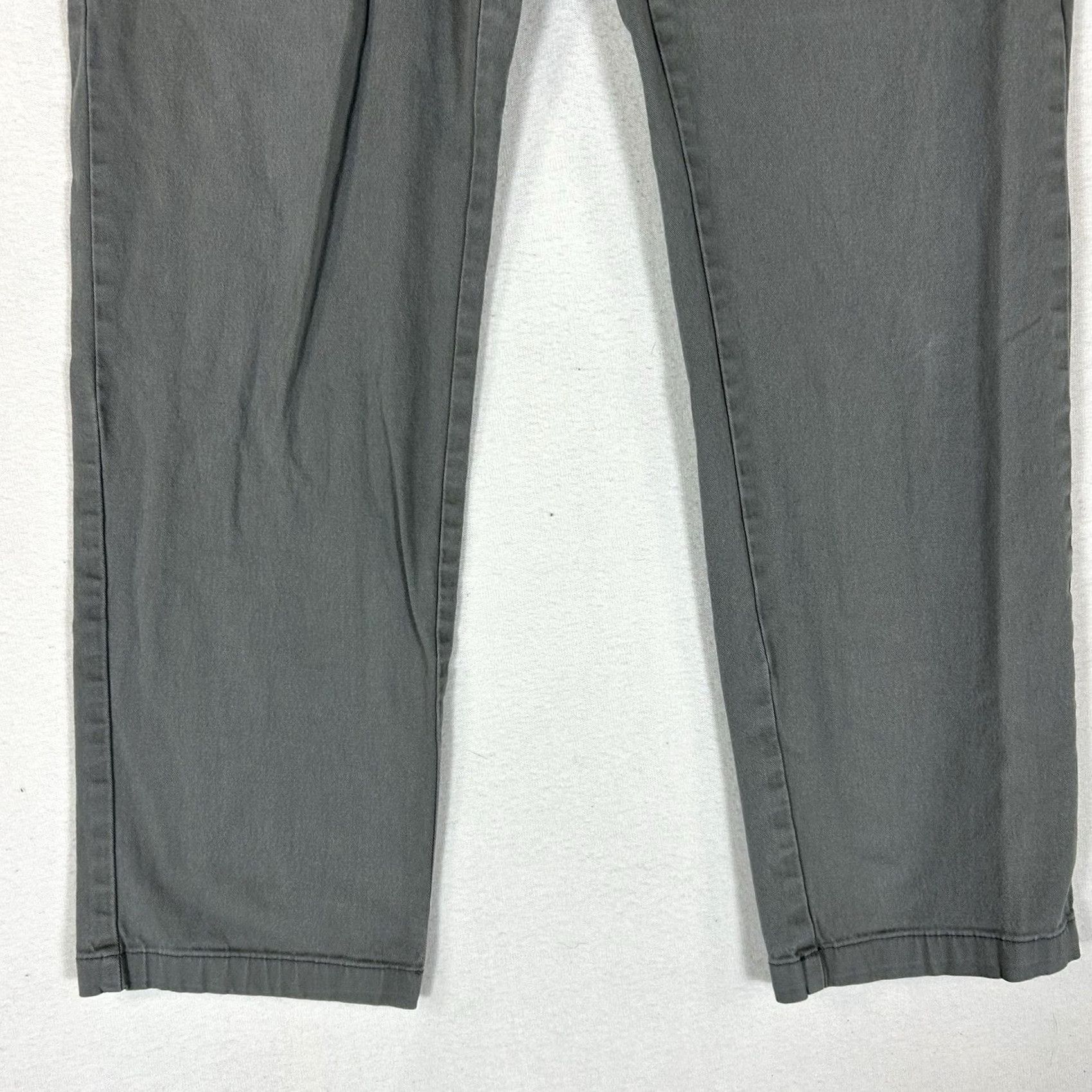 Old Navy Old Navy Chino Pants Mens 32x32 Gray Slim Fit Casual Mid Rise Pants Slim Casual Pants Mens 32 Gray Chino Front Flat Front Pockets 32 Inseam Size US 32 / EU 48 - 3 Thumbnail