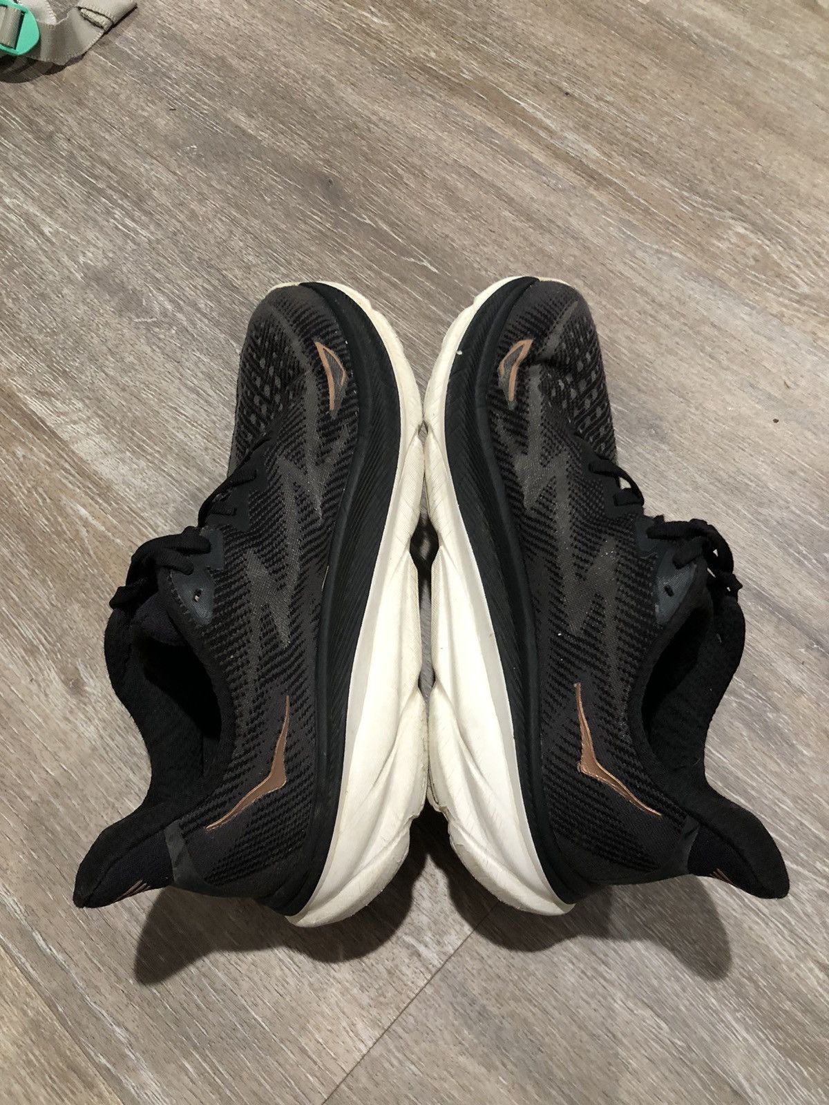 Hoka Hoka One One Clifton 9 Shoes Womens Size 9.5 Black Rose Gold Size US 9.5 / IT 39.5 - 5 Thumbnail