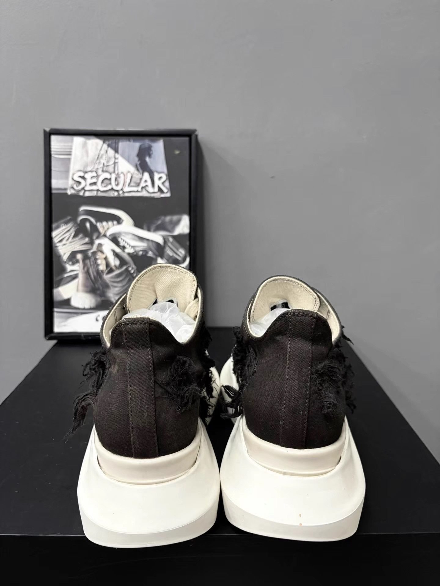 Rick Owens Rick Owens Two-Tone Beat-Up Low-Top Ramones K34 Size US 6 / IT 36 - 7 Thumbnail