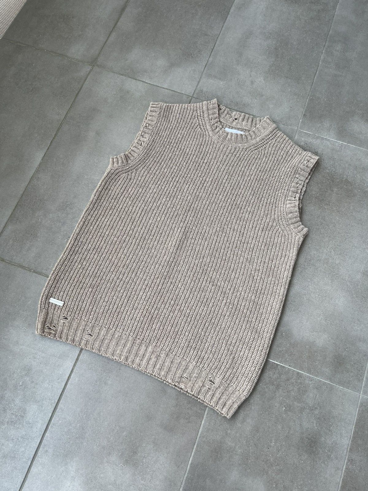Han Kjobenhavn !DS! SS23 Han Kjobenhavn Distressed Knit Beige Vest Size US M / EU 48-50 / 2 - 7 Thumbnail
