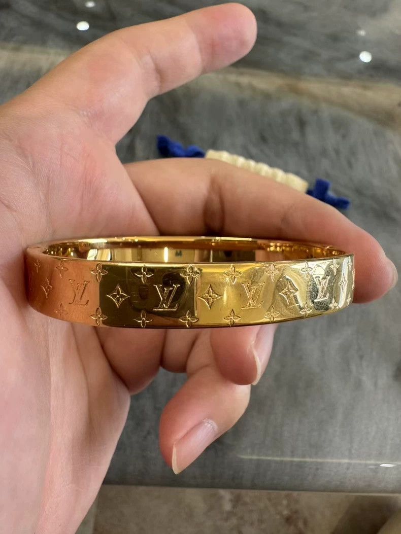 Louis Vuitton Louis Vuitton Full logo full print presbyopic gold bracele Size ONE SIZE - 2 Thumbnail