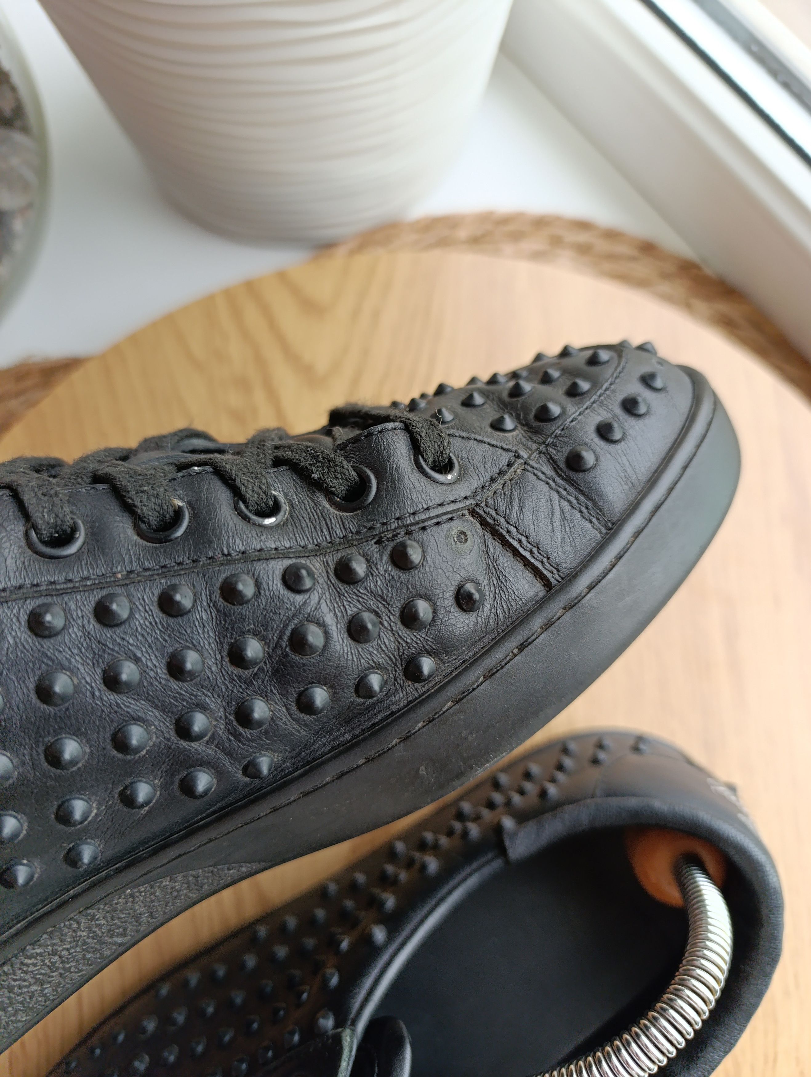 Designer Gucci Black Leather Studded Spikes Sneakers Trainers Shoes Size US 8 / EU 41 - 9 Thumbnail